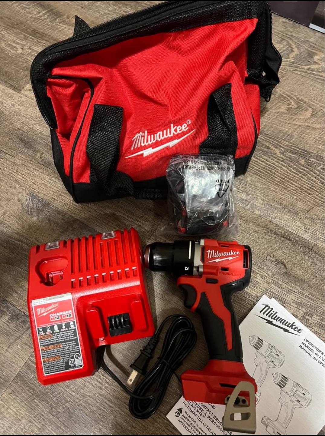 Milwaukee M12 12-Volt Lithium-Ion Cordless Drill Driver Kit - photo 3