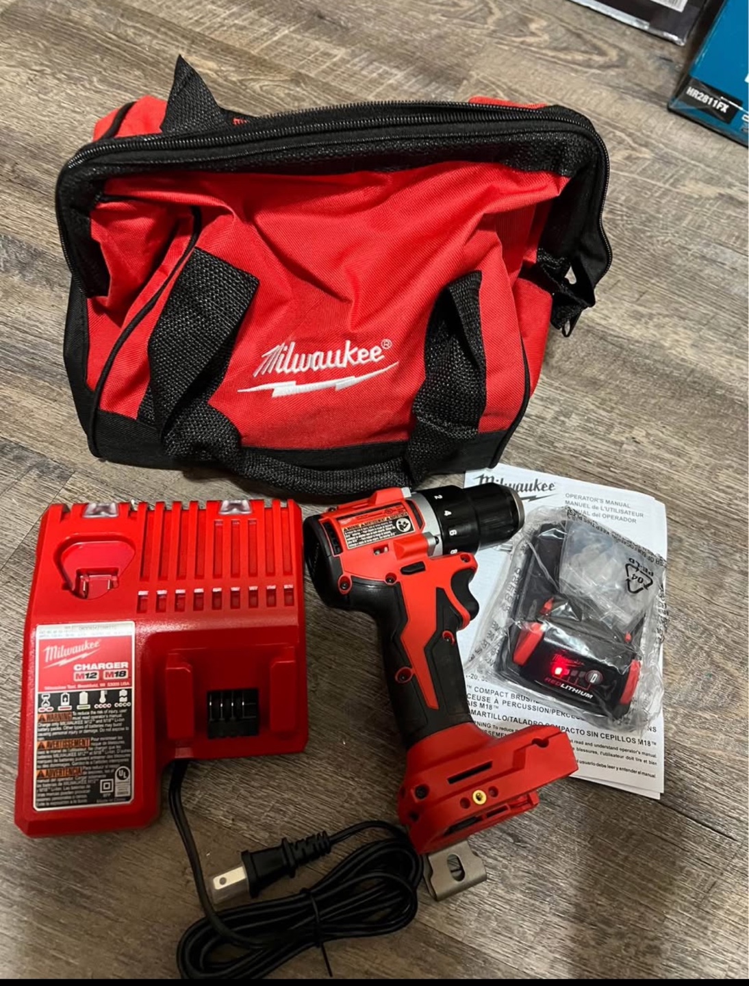 Milwaukee M12 12-Volt Lithium-Ion Cordless Drill Driver Kit