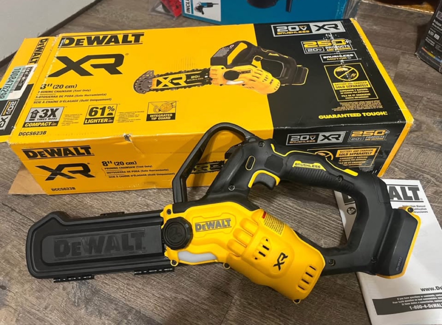 DeWalt XR 20V 8-inch Cordless Chainsaw - photo 4