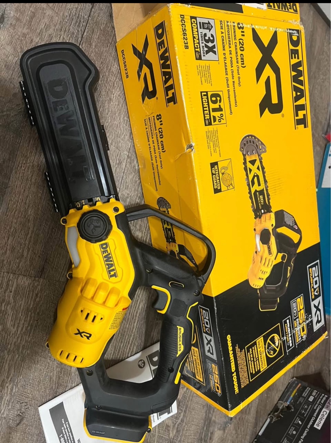 DeWalt XR 20V 8-inch Cordless Chainsaw - photo 3