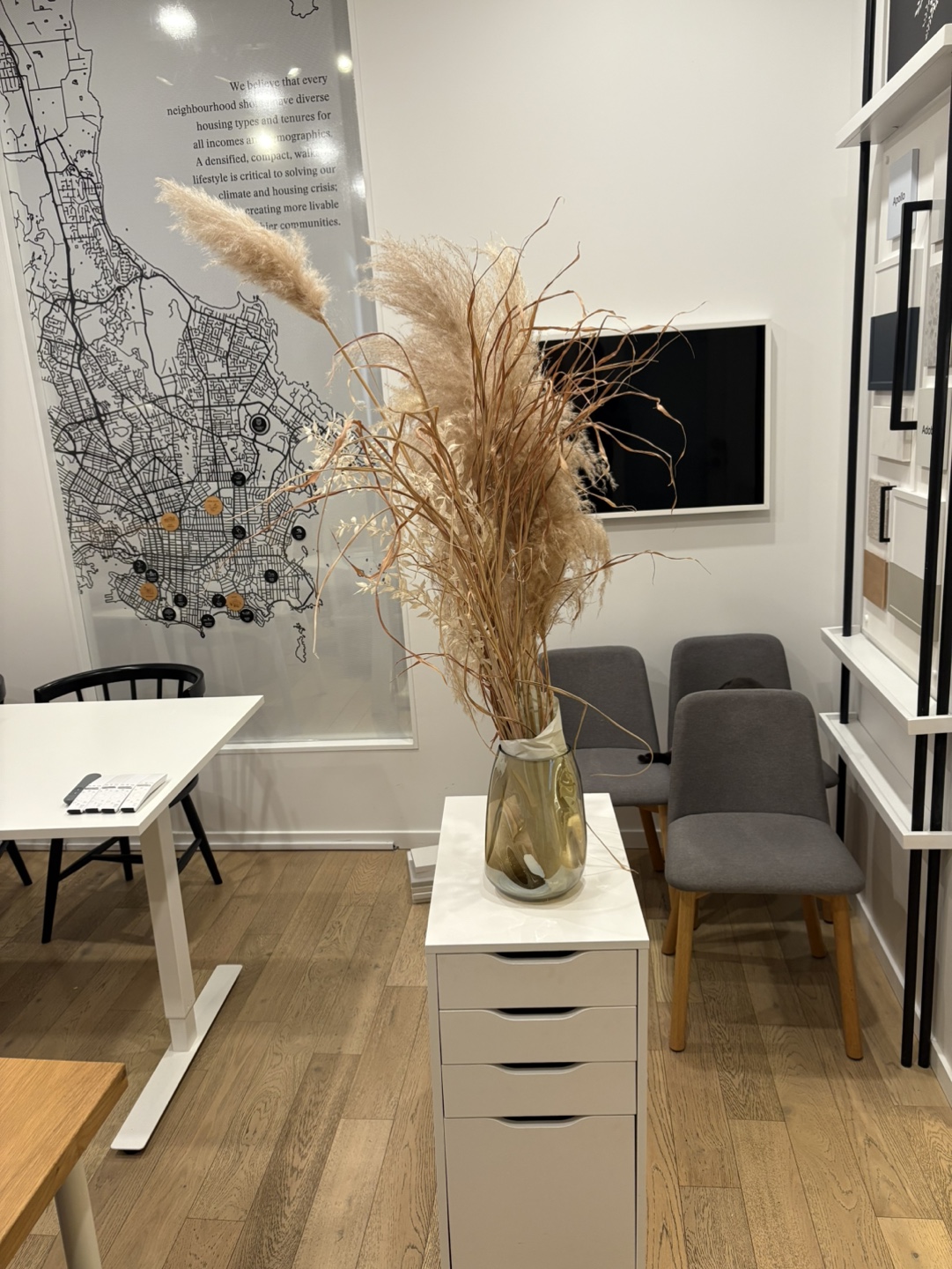 Vase with dried floral/pampas