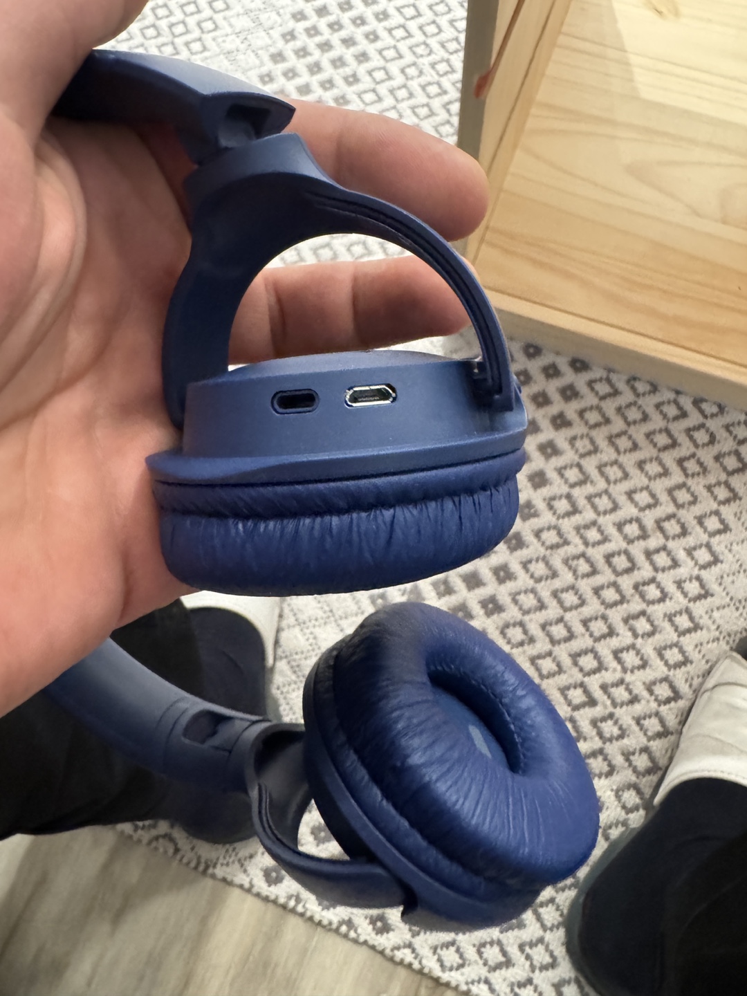 JBL Tune 560BT Wireless On-Ear Headphones - Blue - photo 4
