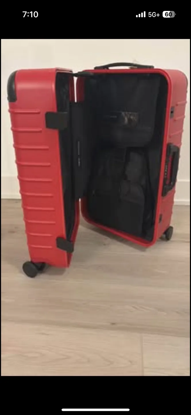 Solgaard Carry-on Suitcase - Red image indicator(3)