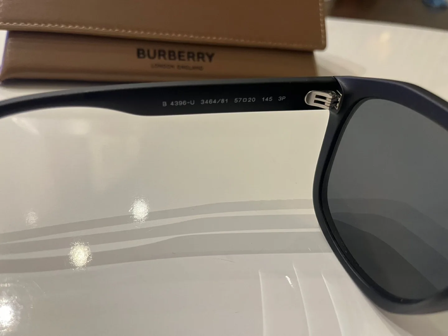 Burberry BE4396U Wren Sunglasses - Black - Polarized image indicator(6)