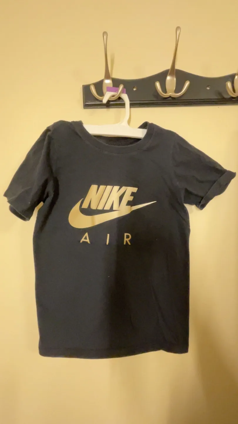 kids Nike Air T-Shirt, Size XS image indicator(2)