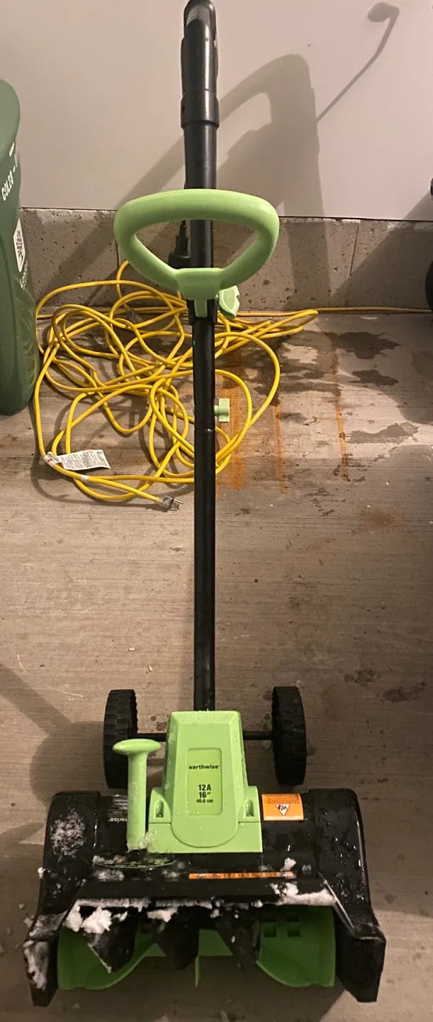Earthwise 12A 16" Electric Snow Shovel image indicator(4)