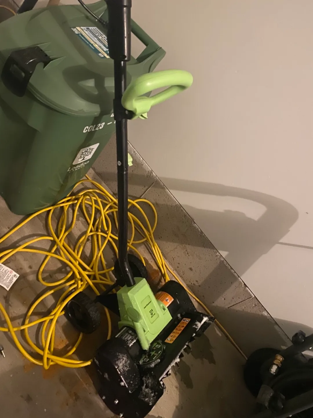 Earthwise 12A 16" Electric Snow Shovel image indicator(5)