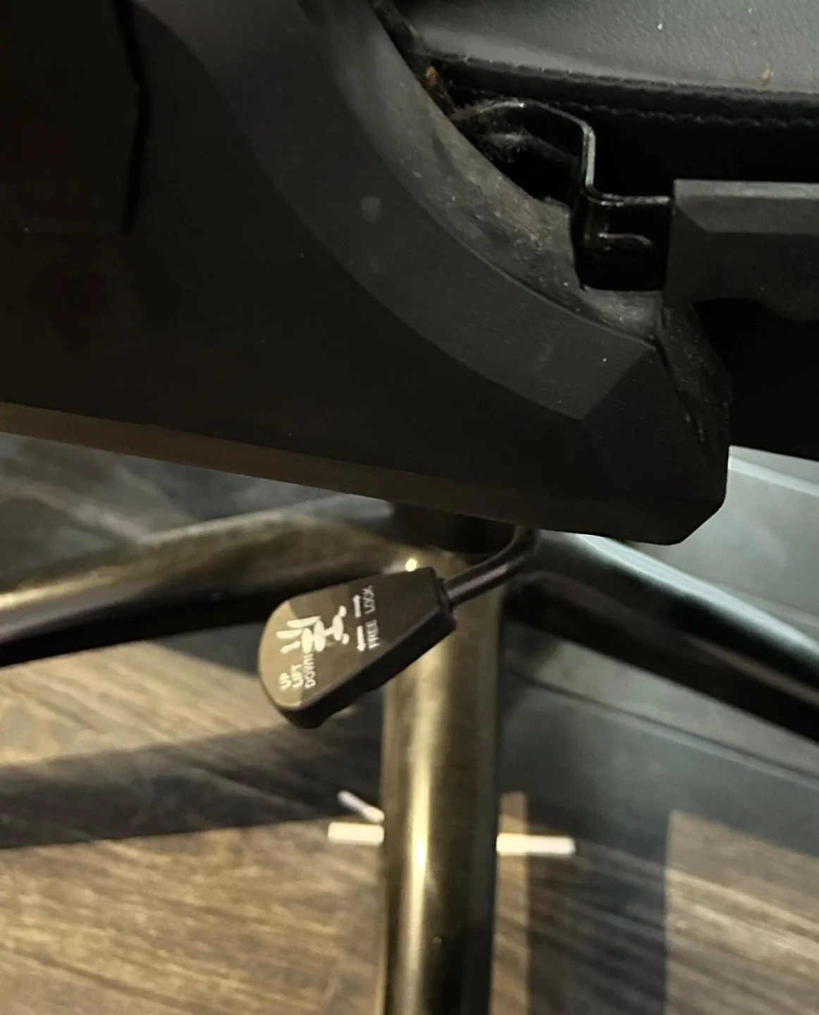 Damaged  Gamer Chair - Needs Repair image indicator(3)