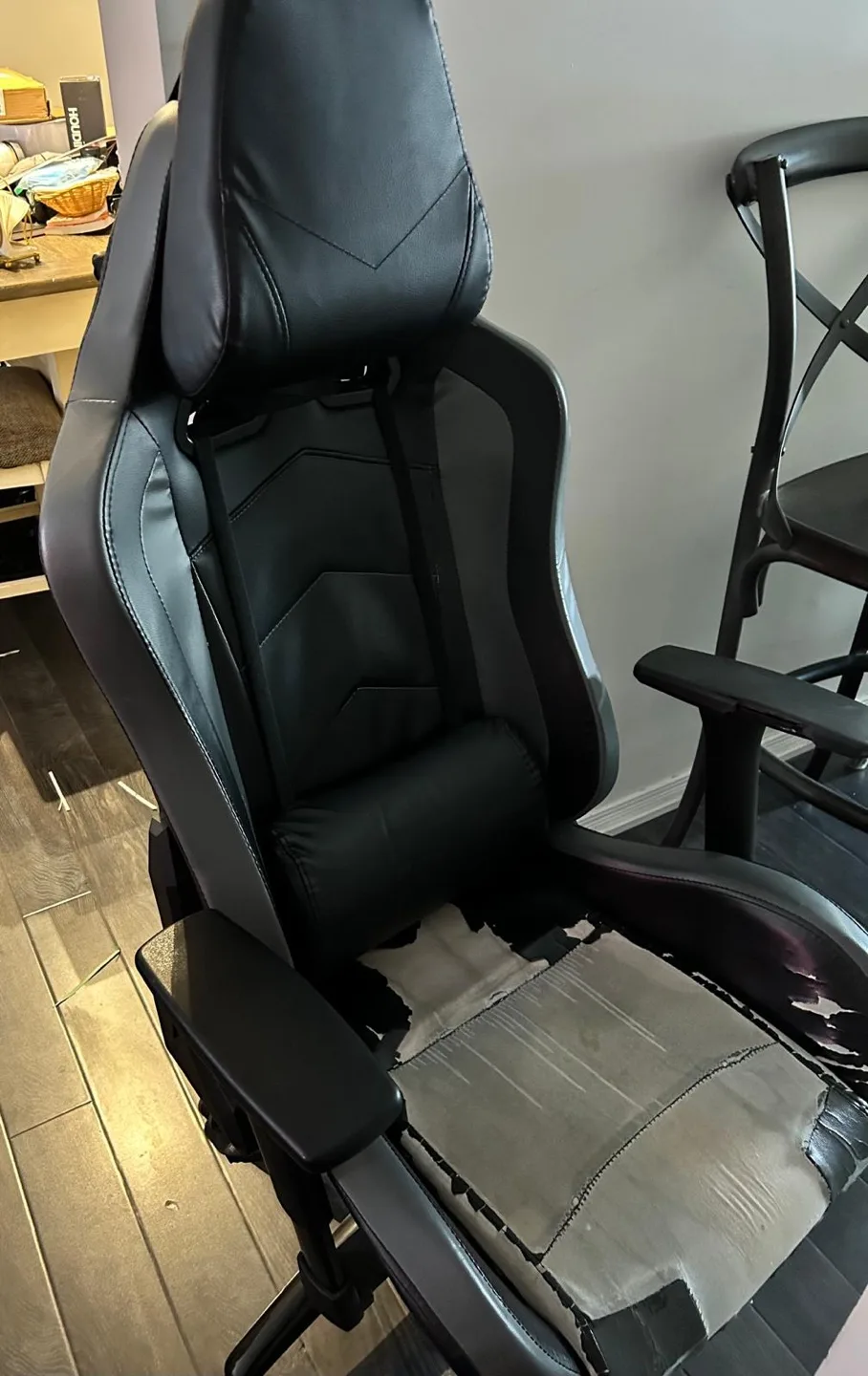 Damaged  Gamer Chair - Needs Repair image indicator(5)