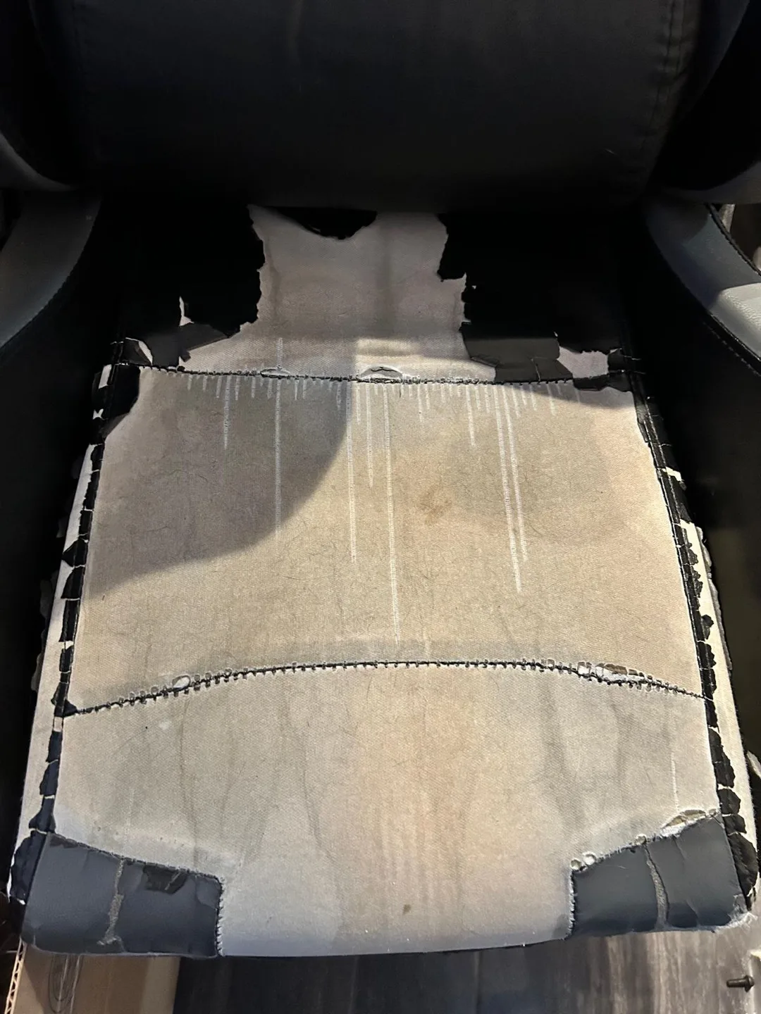 Damaged  Gamer Chair - Needs Repair image indicator(6)