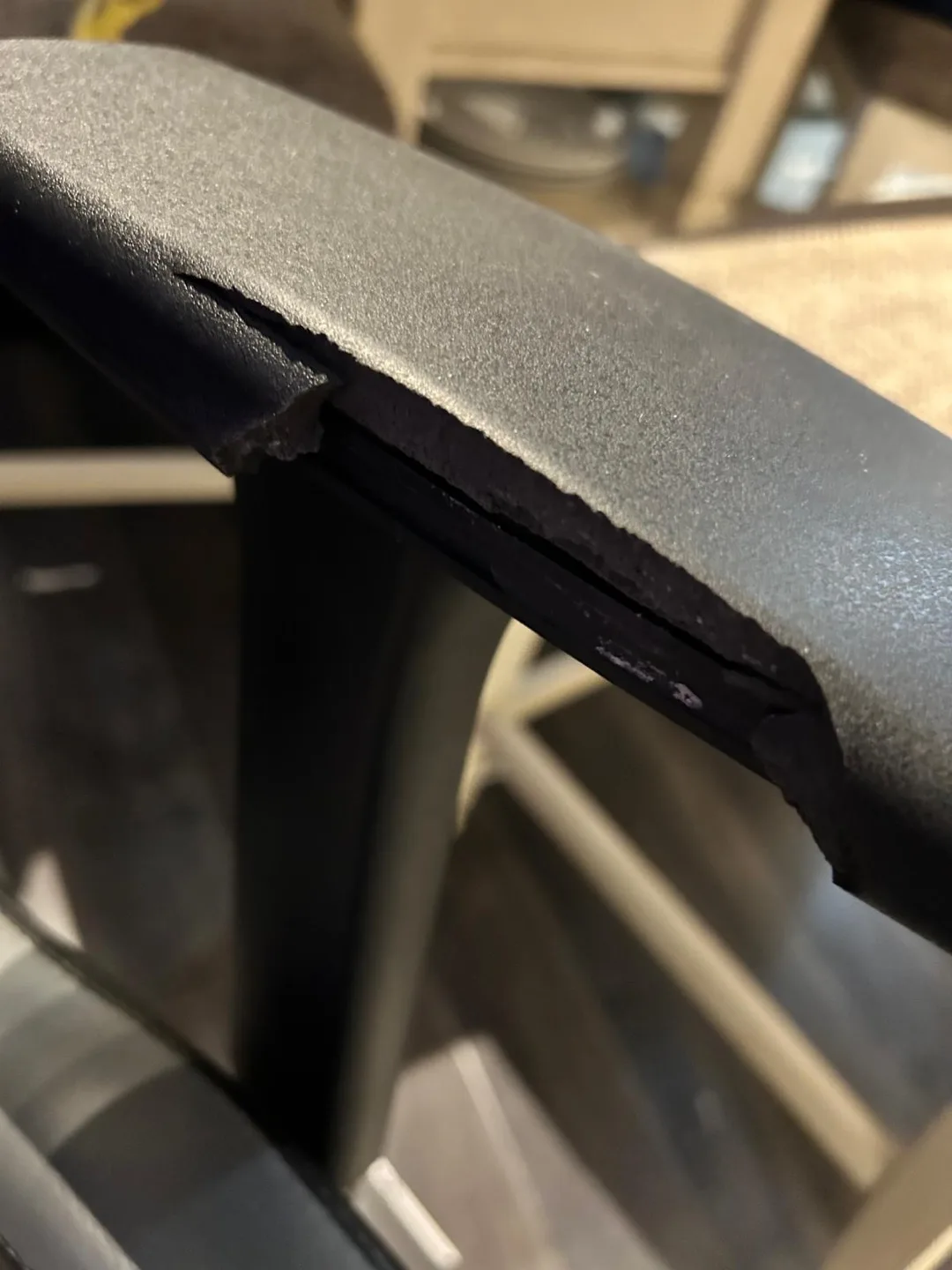 Damaged  Gamer Chair - Needs Repair image indicator(7)