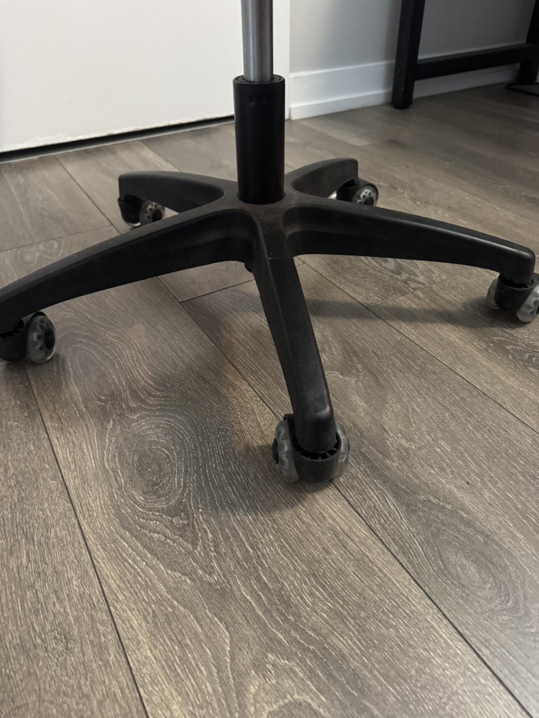 Black Mesh Office Chair with Wheels - photo 3