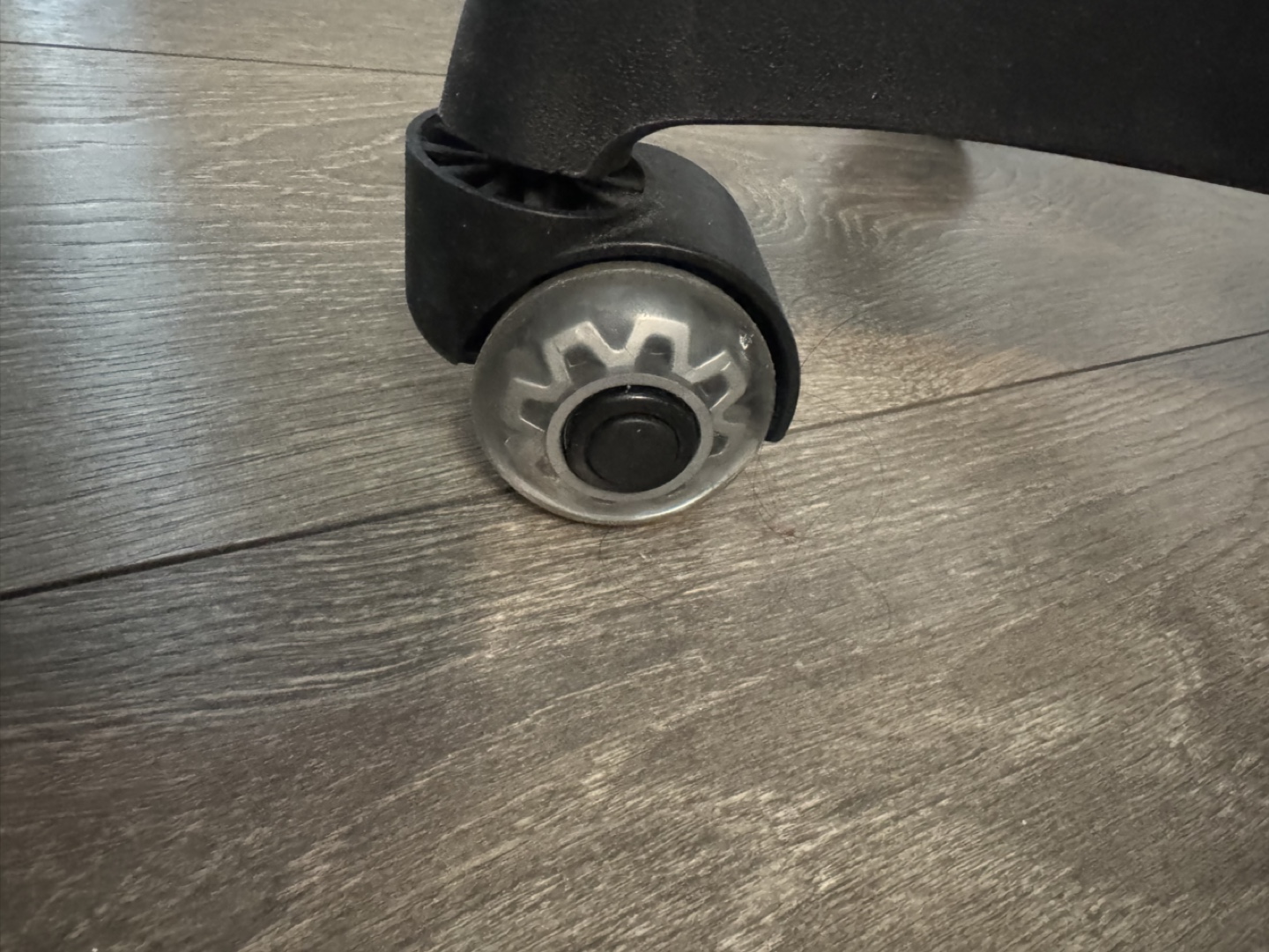 Black Mesh Office Chair with Wheels - photo 4