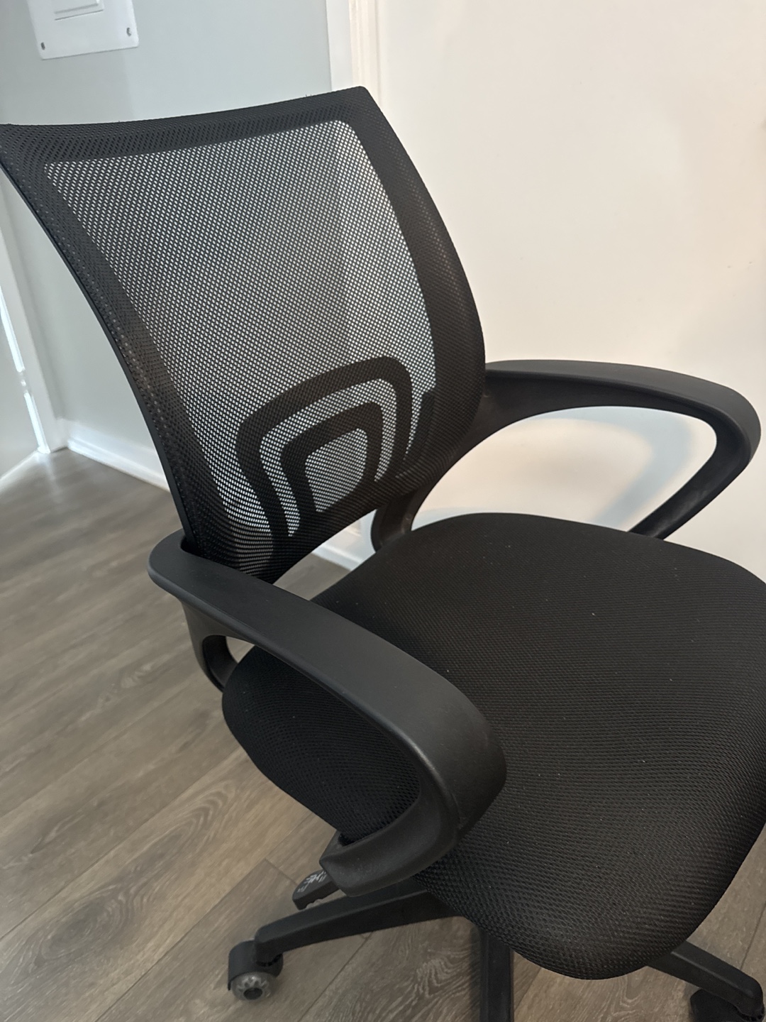 Black Mesh Office Chair with Wheels - photo 5