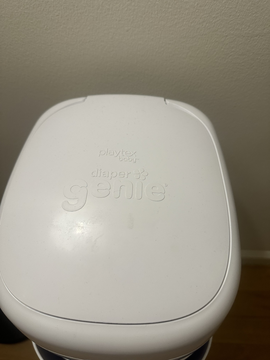 Hands-free diaper pail Genie with 4 refills and 4 carbon filters - photo 3