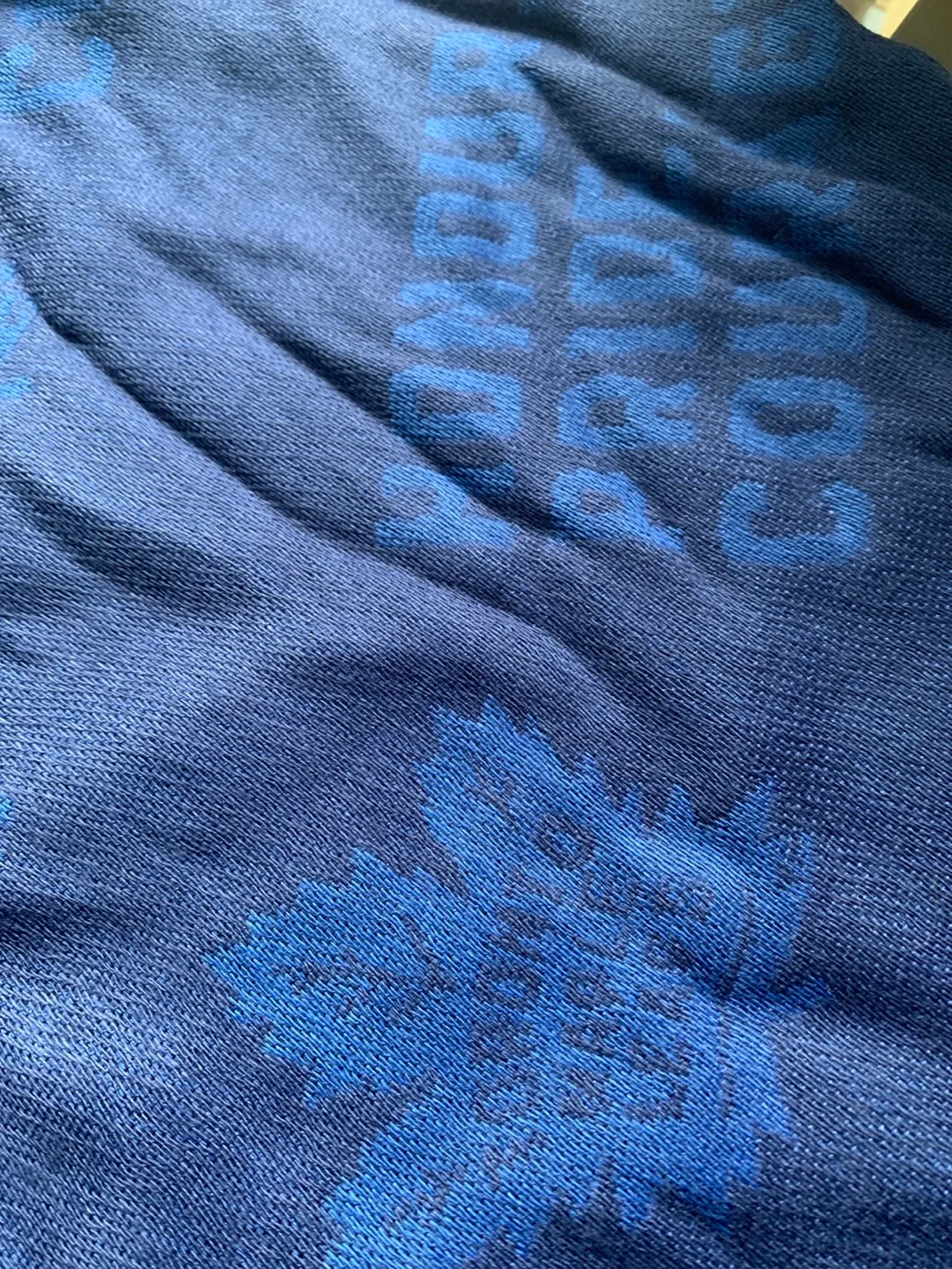 Mitchell & Ness Toronto Maple Leafs Scarf image indicator(4)