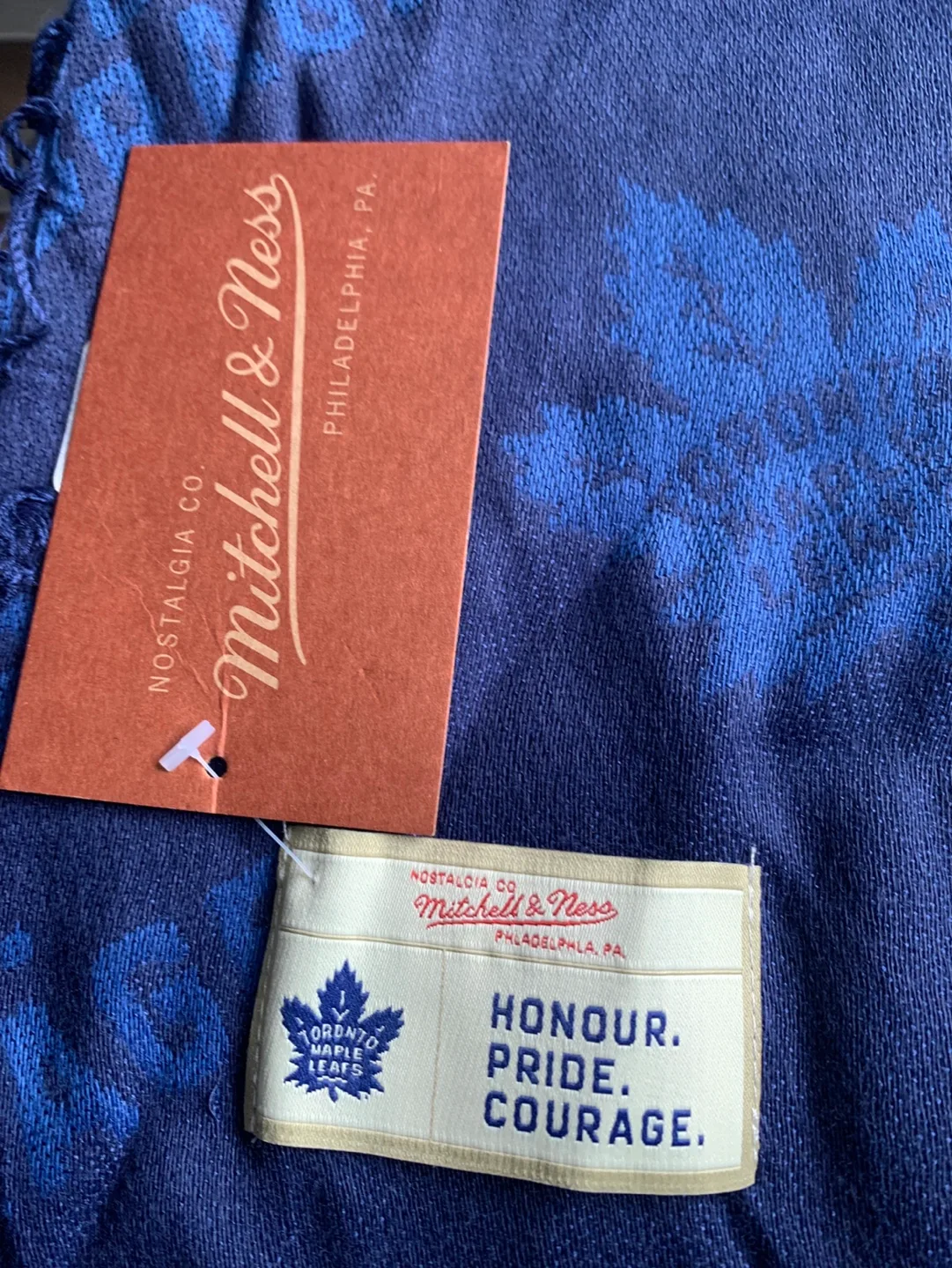 Mitchell & Ness Toronto Maple Leafs Scarf image indicator(2)