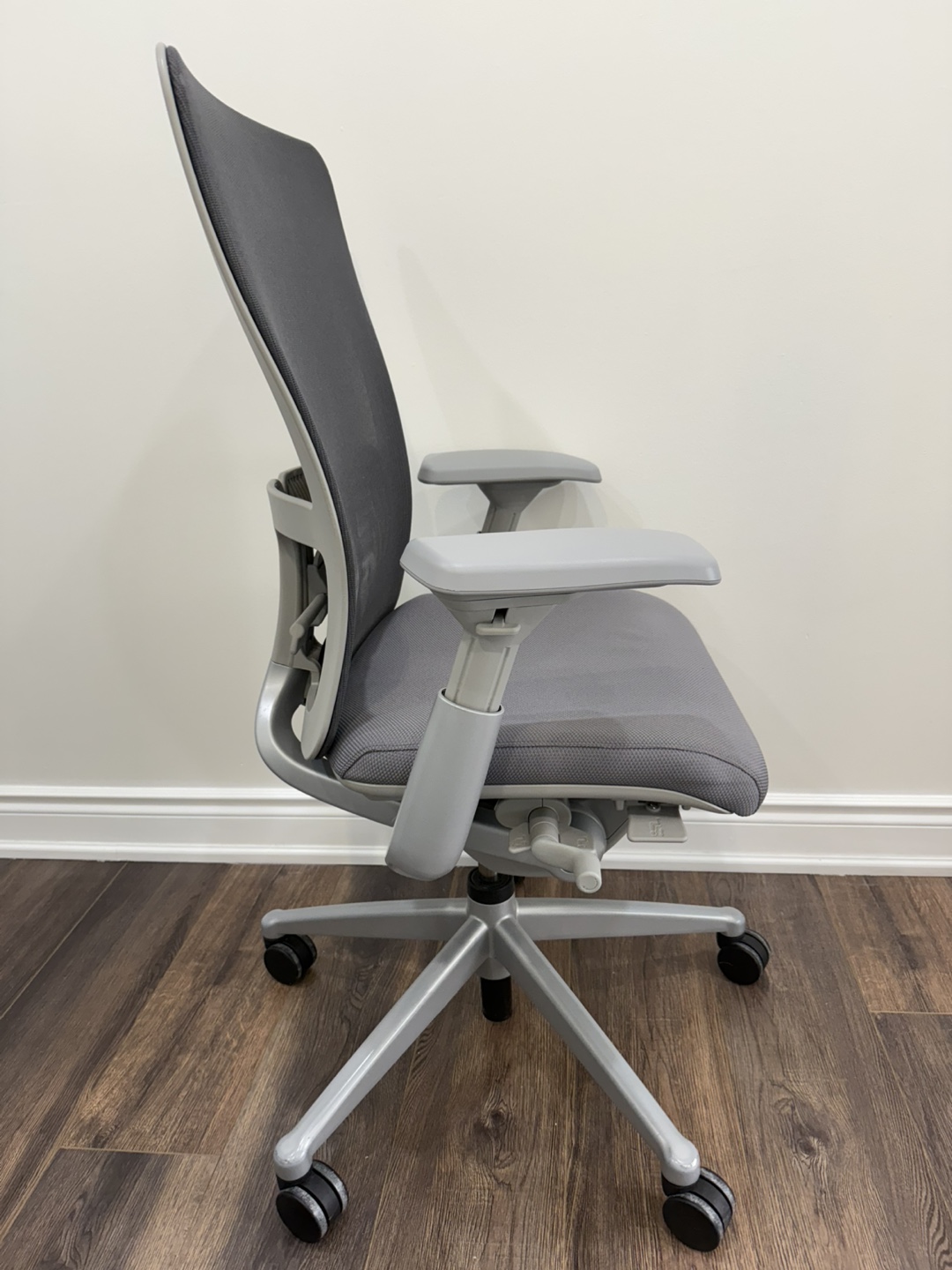 Haworth Zody ergonomic chair - photo 2