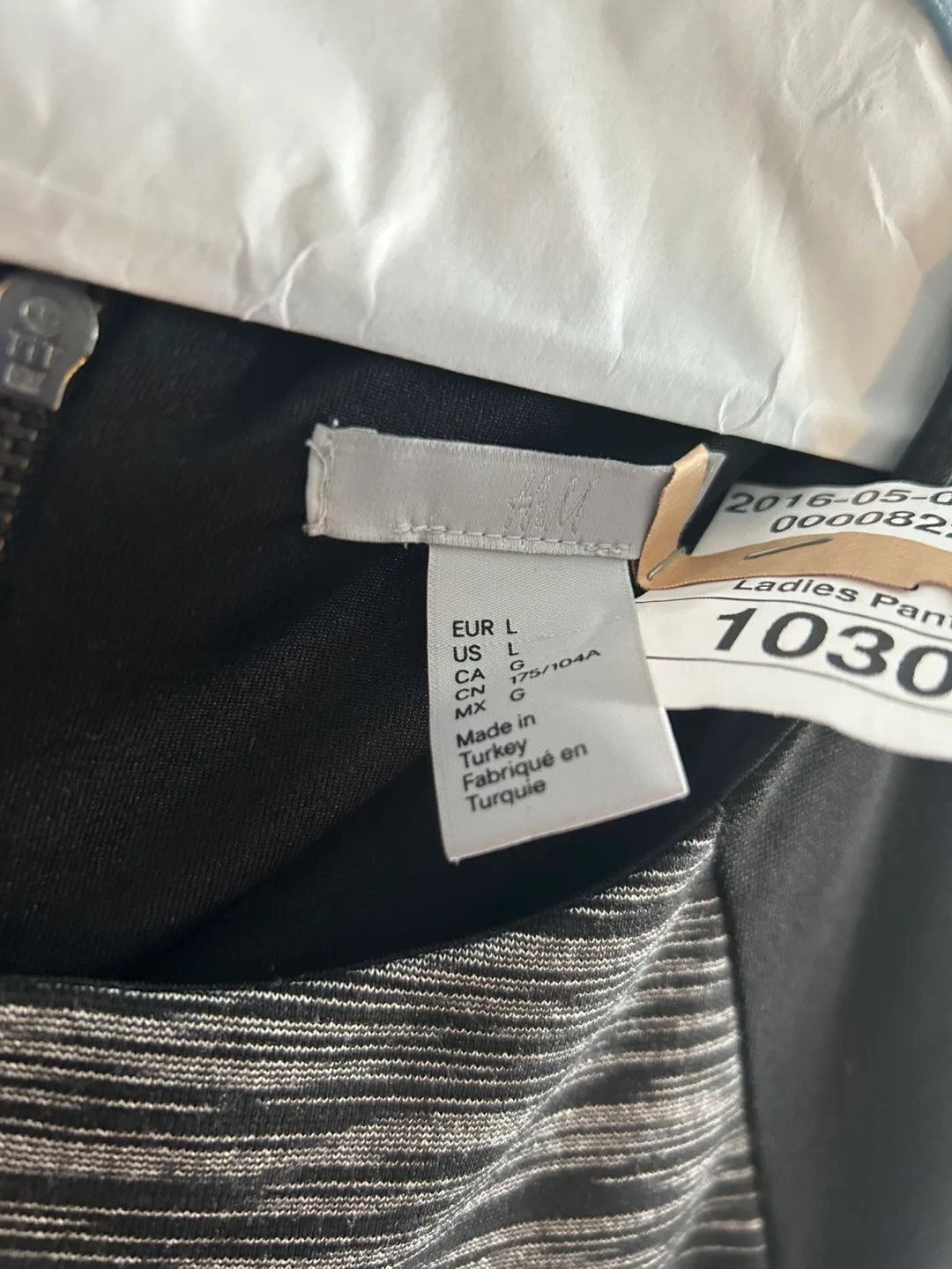 H&M Black and White Sleeveless Pencil Dress Size Large image indicator(2)