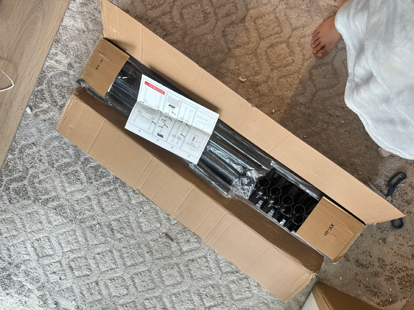 Rebrilliant Heavy Duty Rolling Garment Rack image indicator(3)