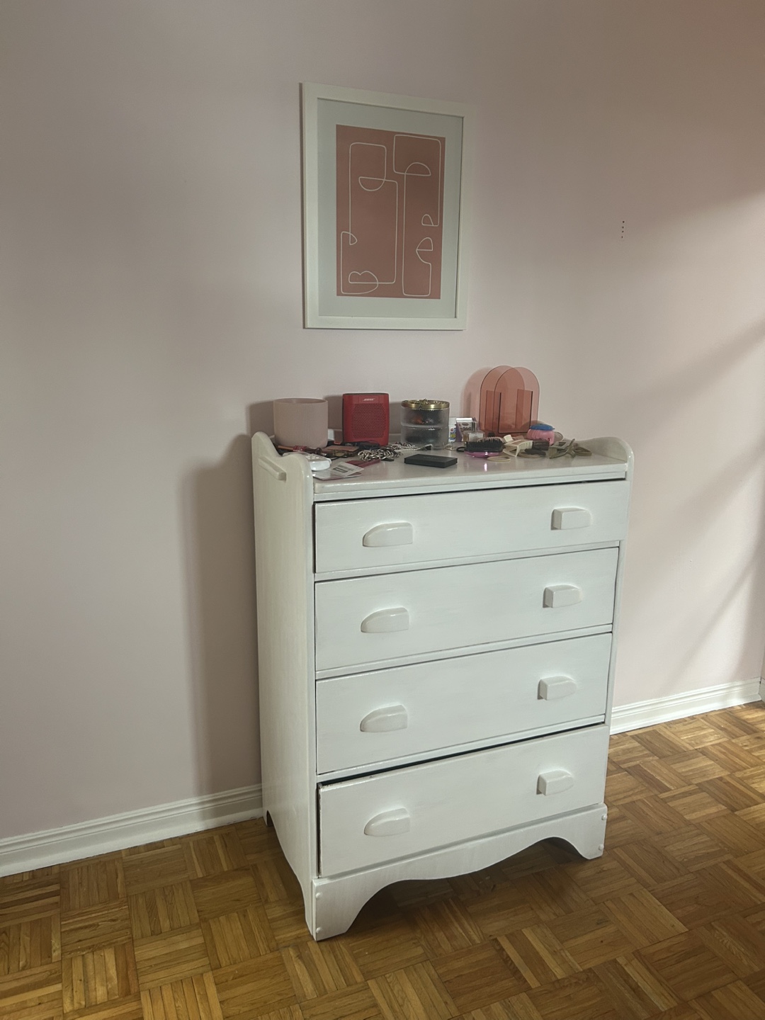 Solid wood four-drawer dresser