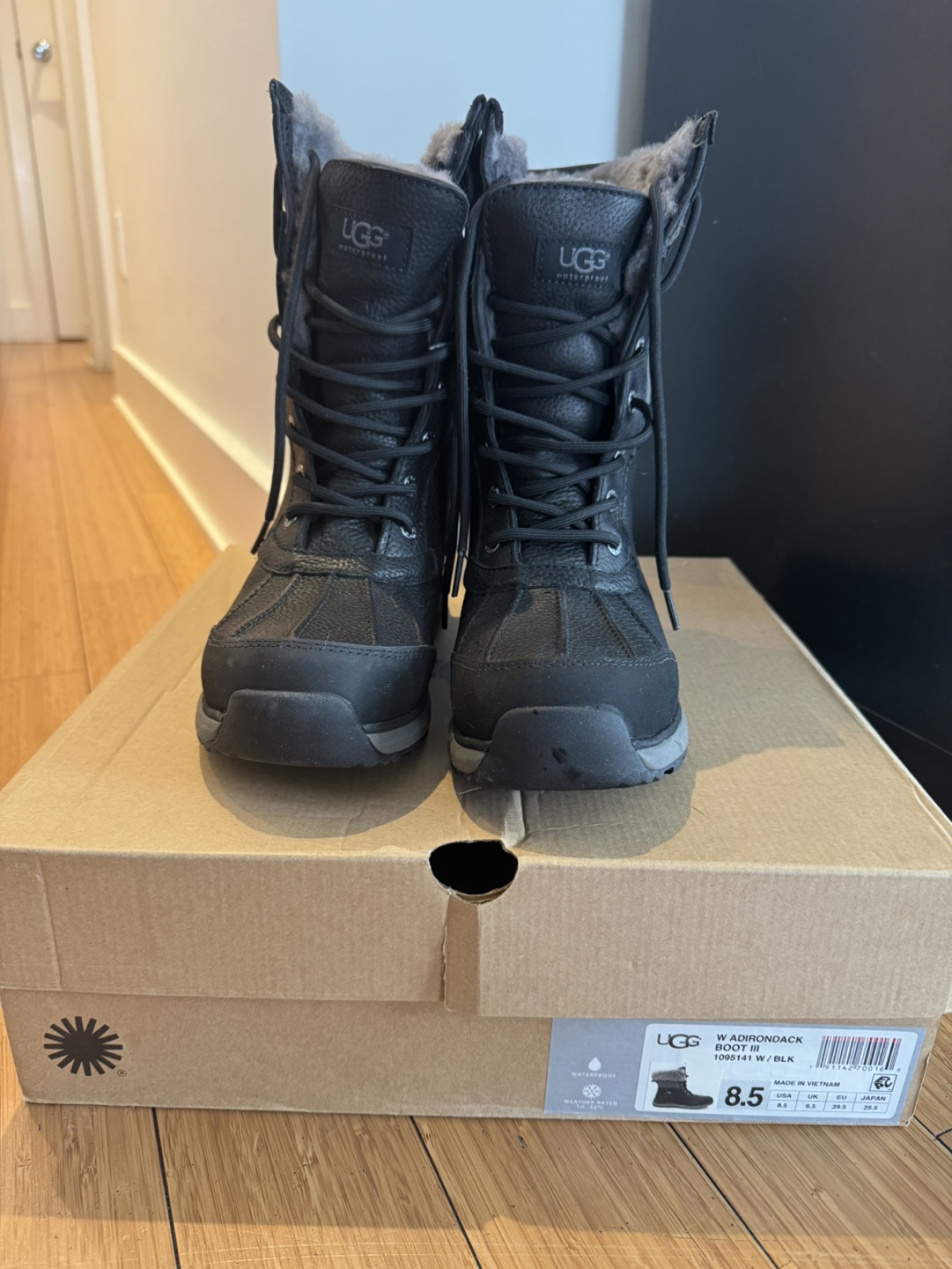 UGG Women Adirondack III Boot - NEW in box