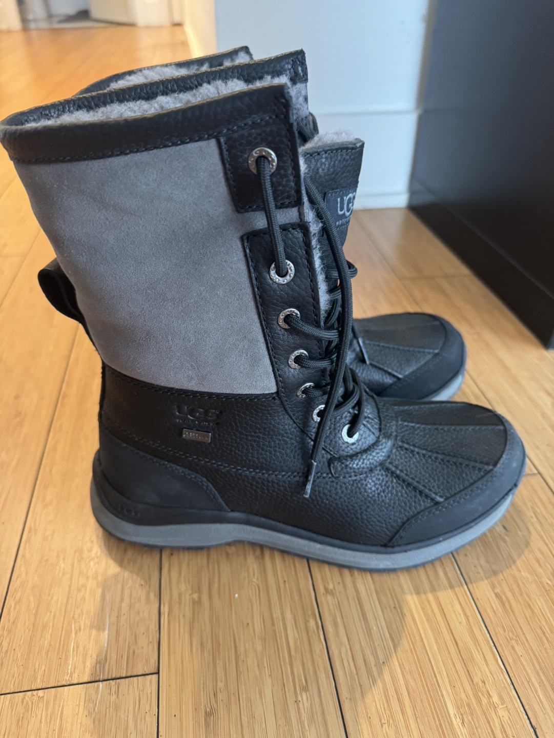 UGG Women Adirondack III Boot - NEW in box - photo 2
