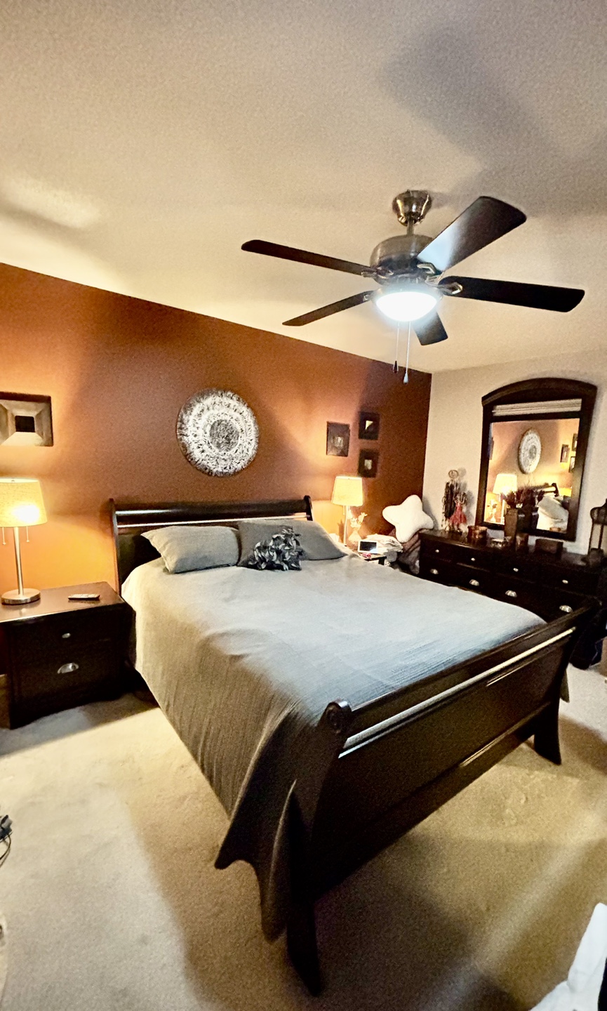Queen sleigh bed & night stand - photo 4