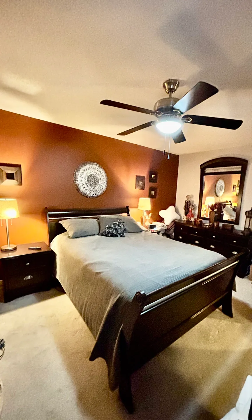 Queen sleigh bed & night stand image indicator(4)