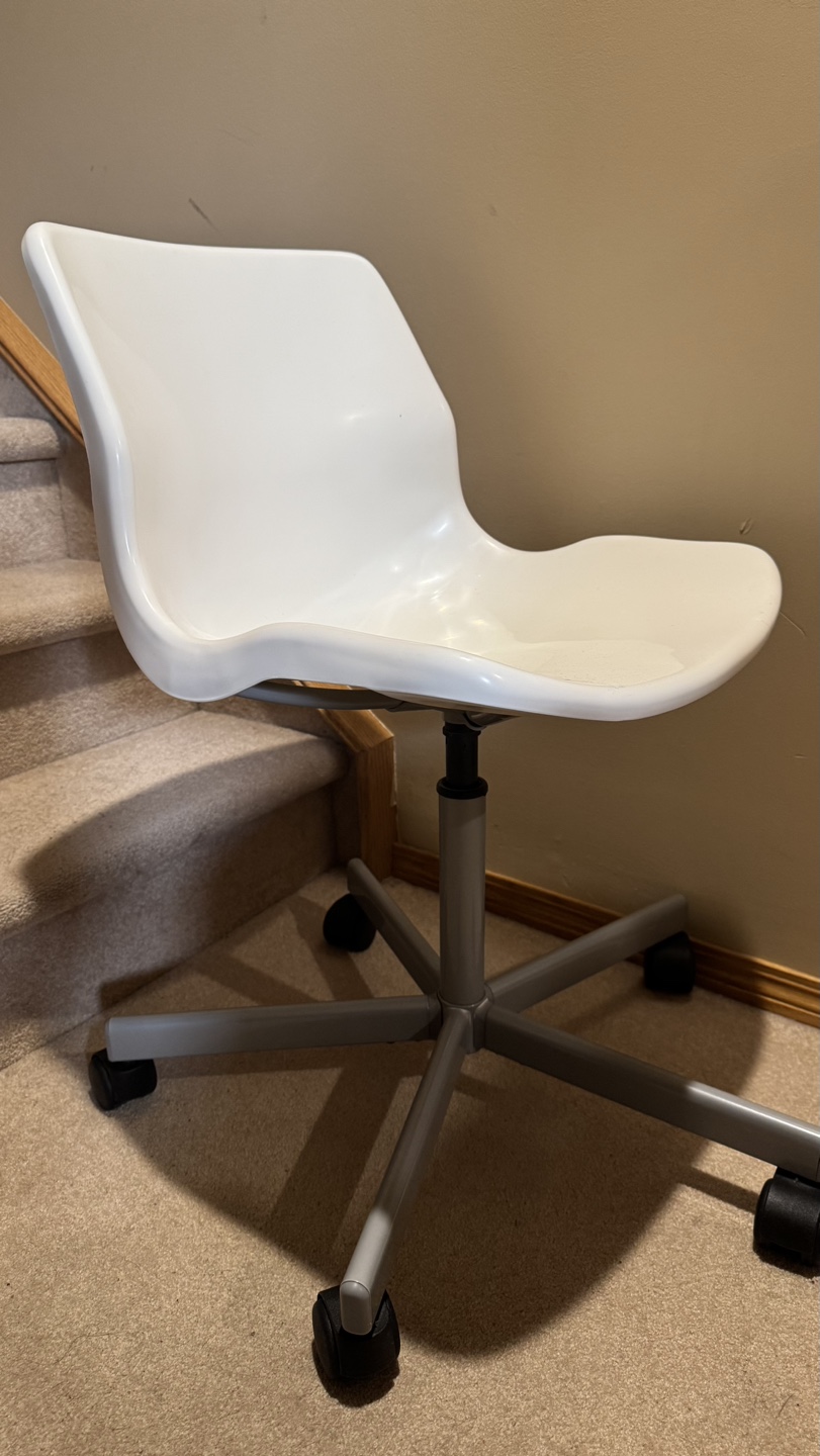 White rolling office chair - photo 2
