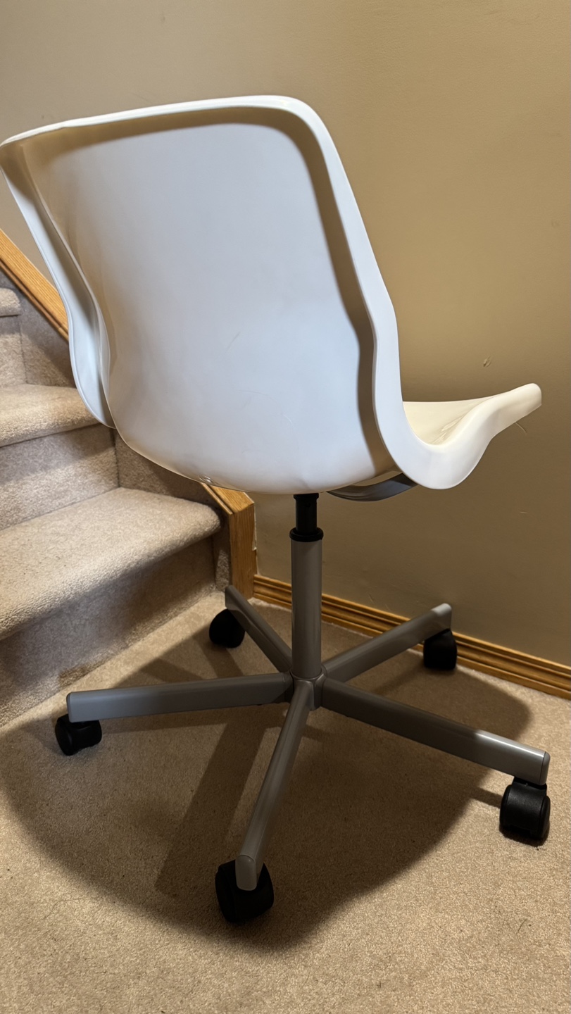 White rolling office chair - photo 3