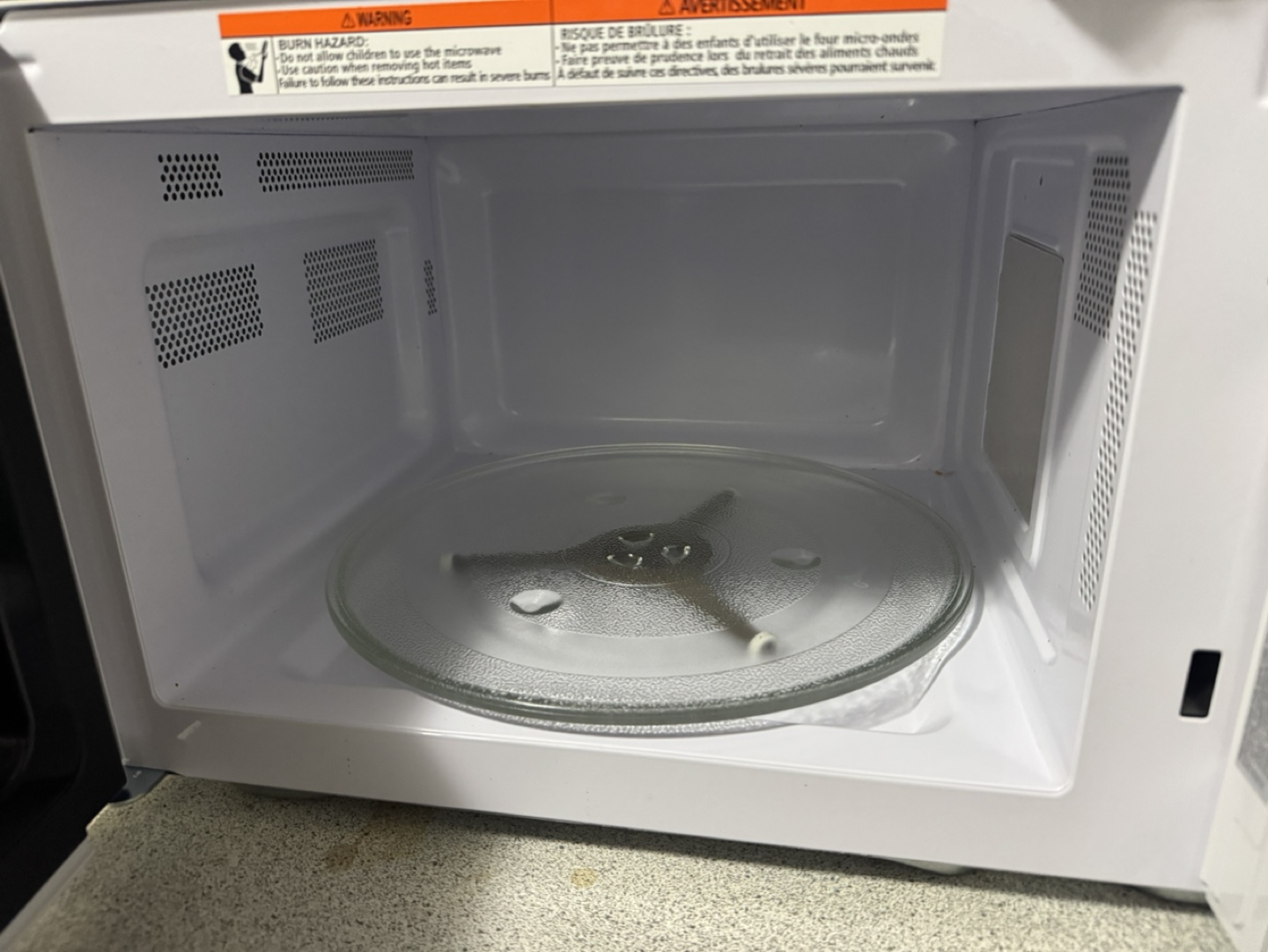 Hamilton Beach Microwave - White - photo 3