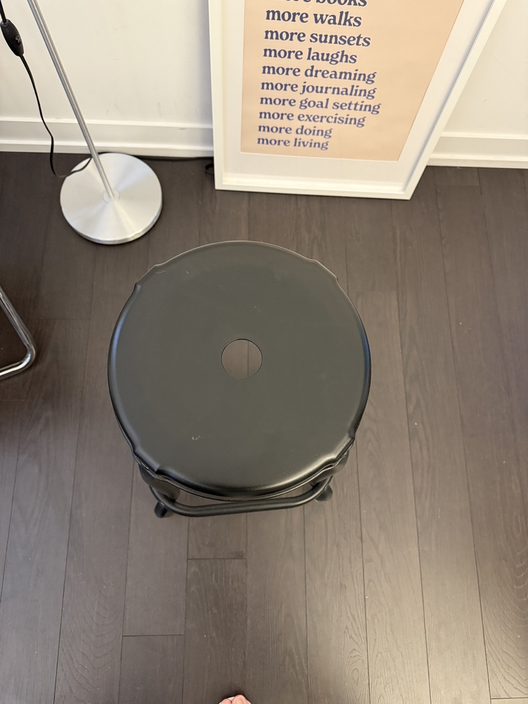 2 bar stools - photo 4