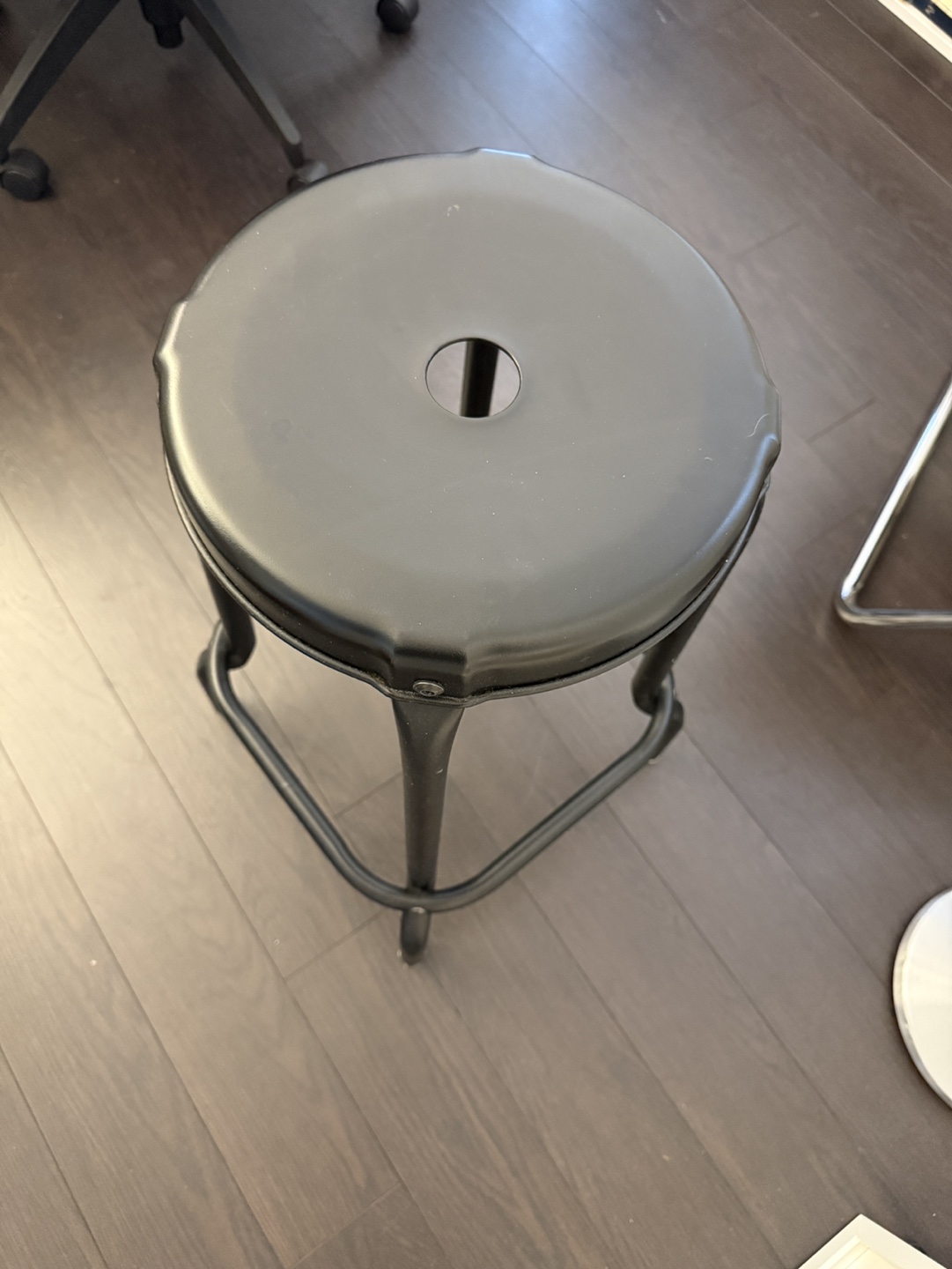 2 bar stools - photo 3