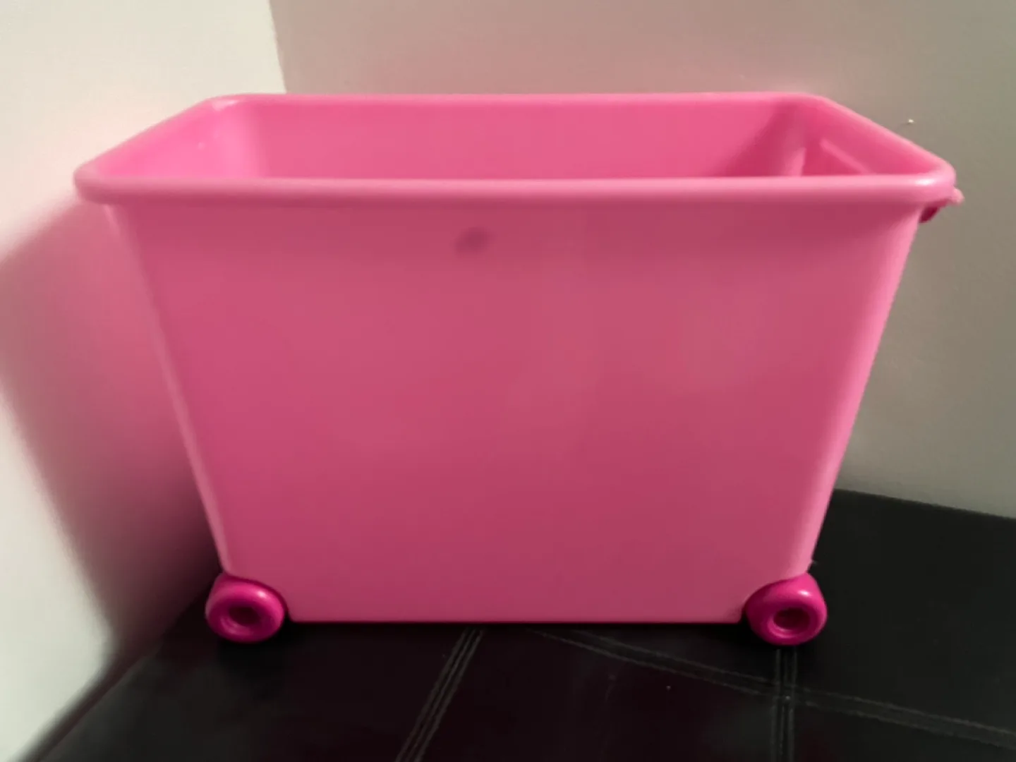 Barbie Rolling Storage Bin image indicator(2)