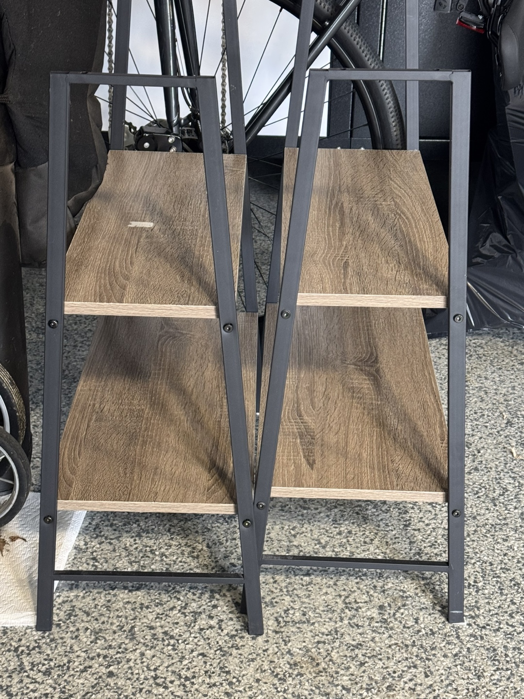 Desk - photo 2