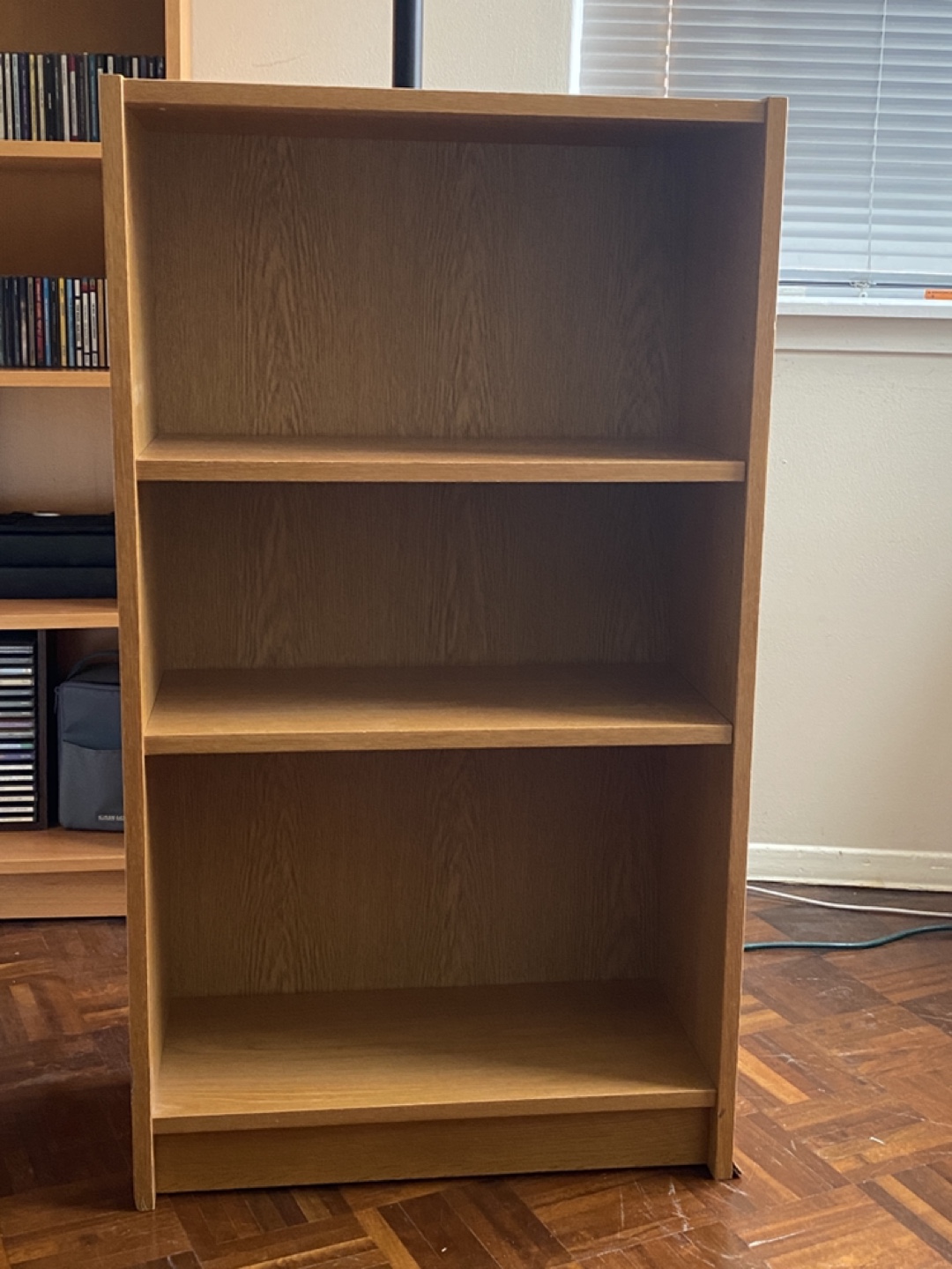 [Move-Out Sale] Three-shelf wooden bookcase - photo 2