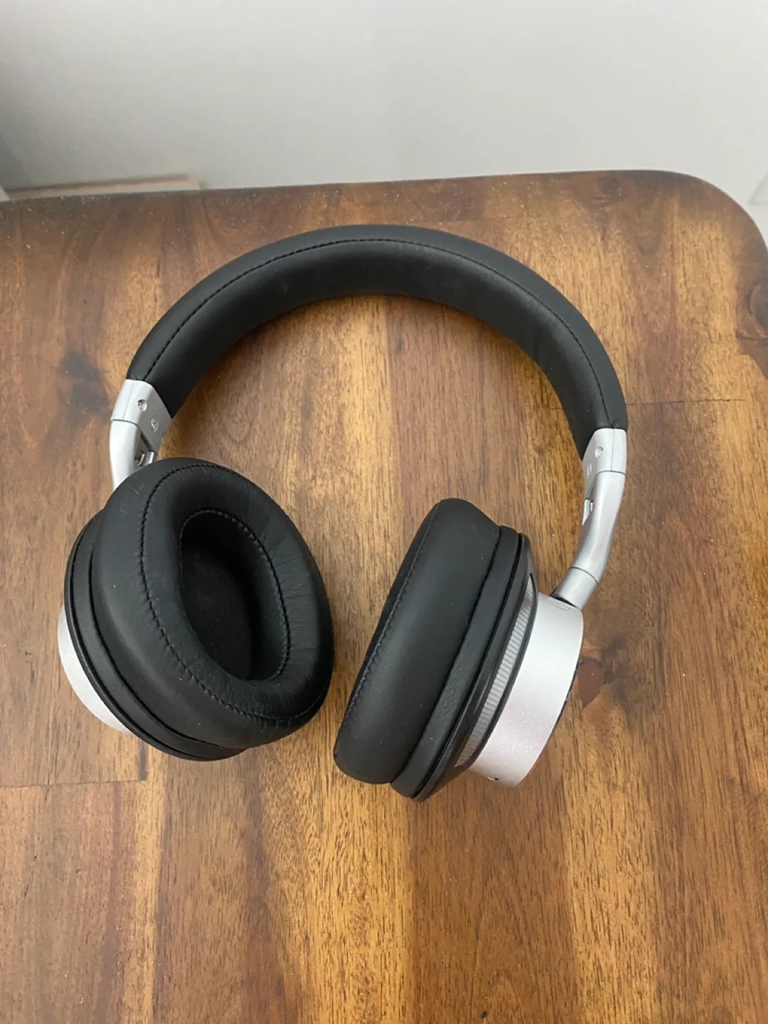 Wireless Bluetooth Headphones image indicator(3)