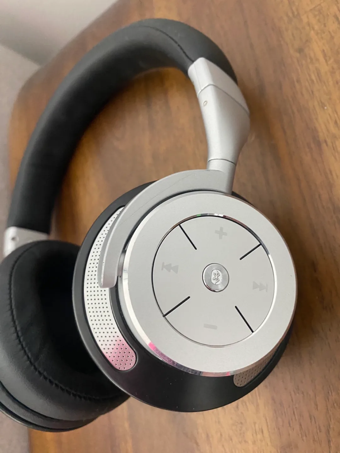 Wireless Bluetooth Headphones image indicator(2)