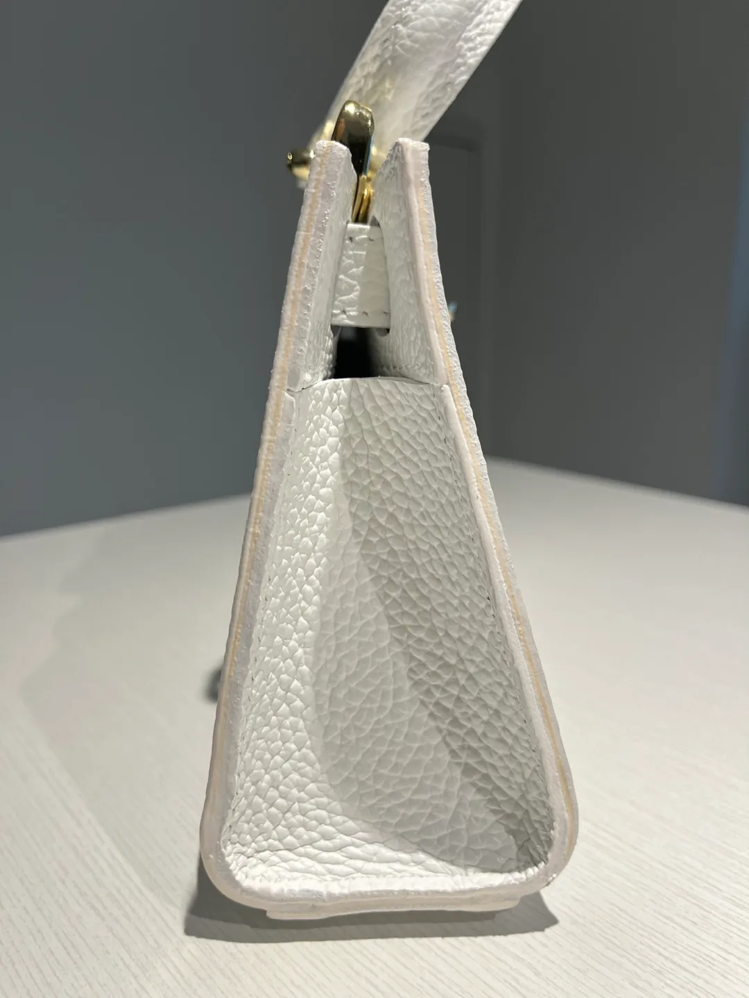 White Leather Handbag (brand new never used) image indicator(3)