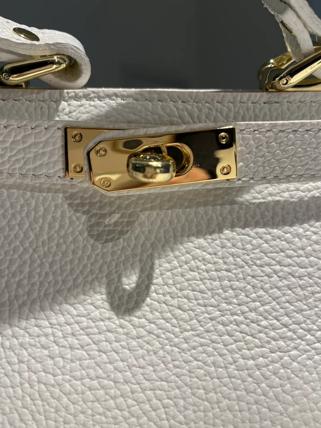 White Leather Handbag (brand new never used) image indicator(2)