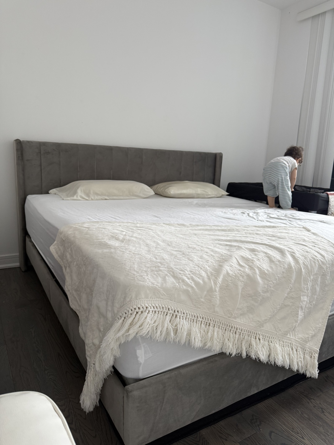 King Size Grey Velvet Bed Frame - photo 2