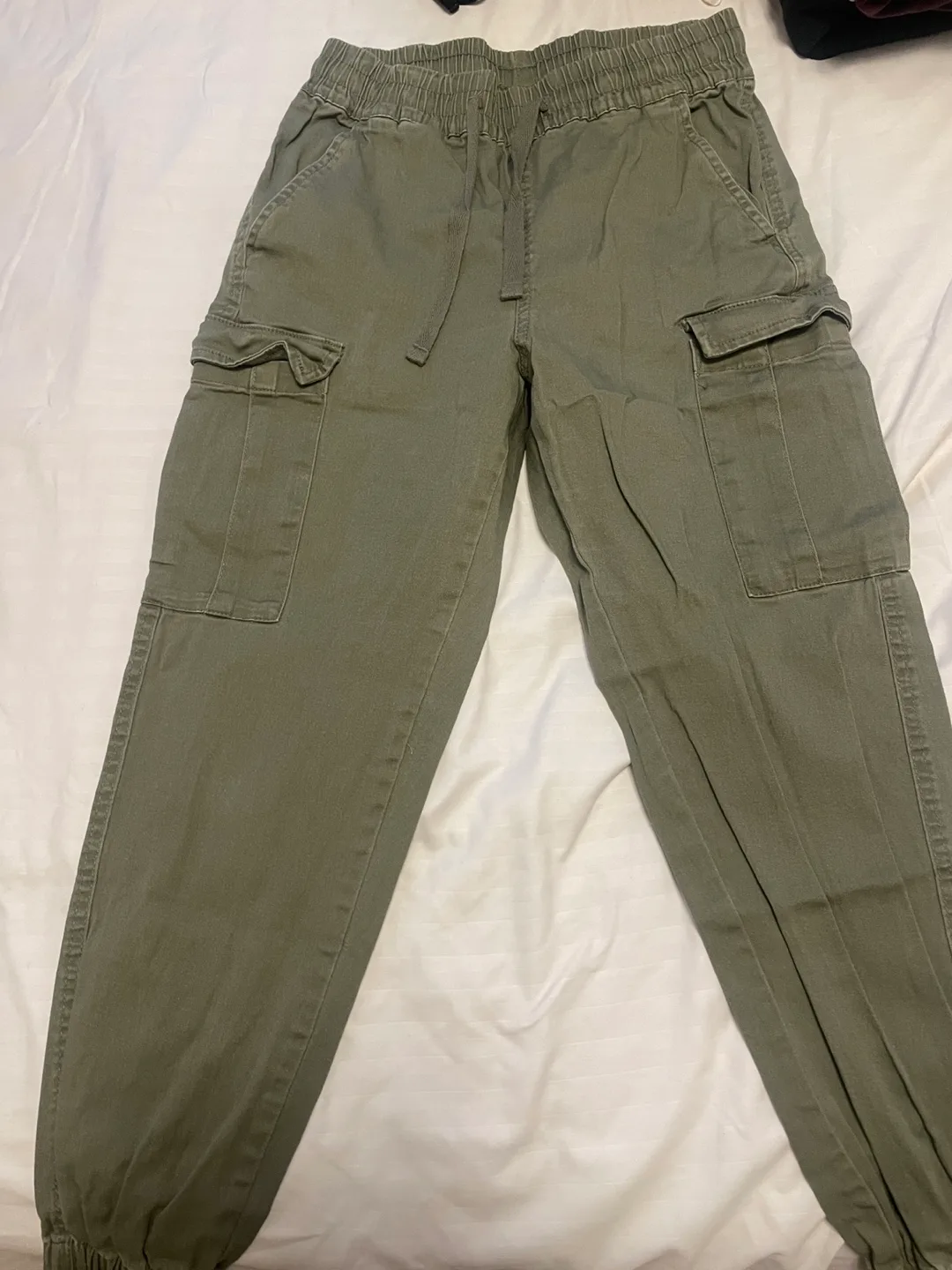 Women’s Cargo Joggers Bundle image indicator(4)