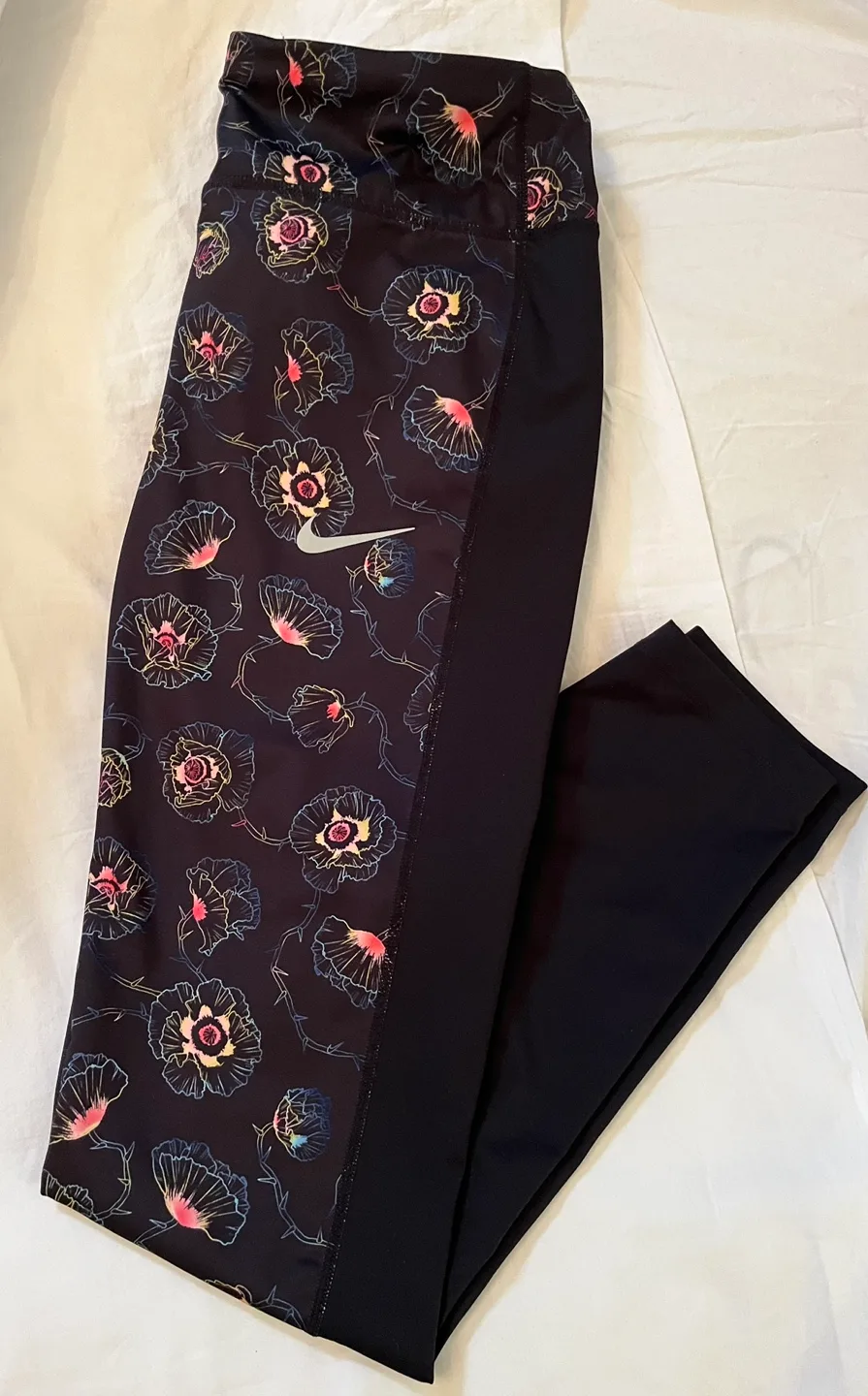 Nike Floral Print Leggings image indicator(2)