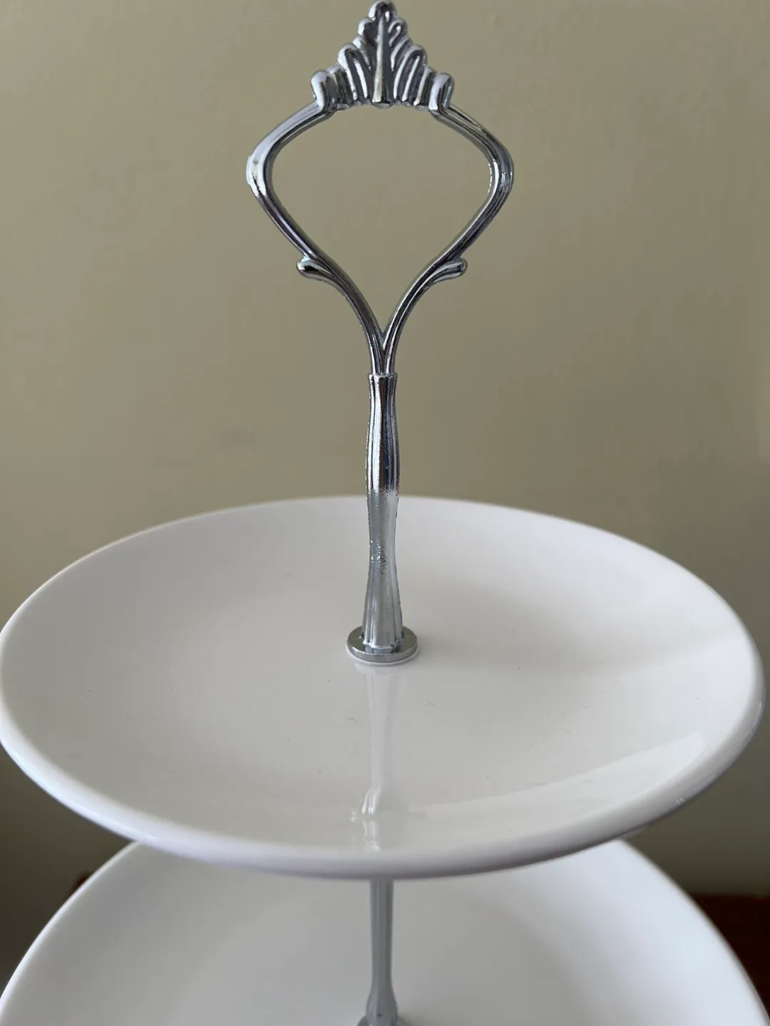 Three-Tiered Serving Stand image indicator(2)