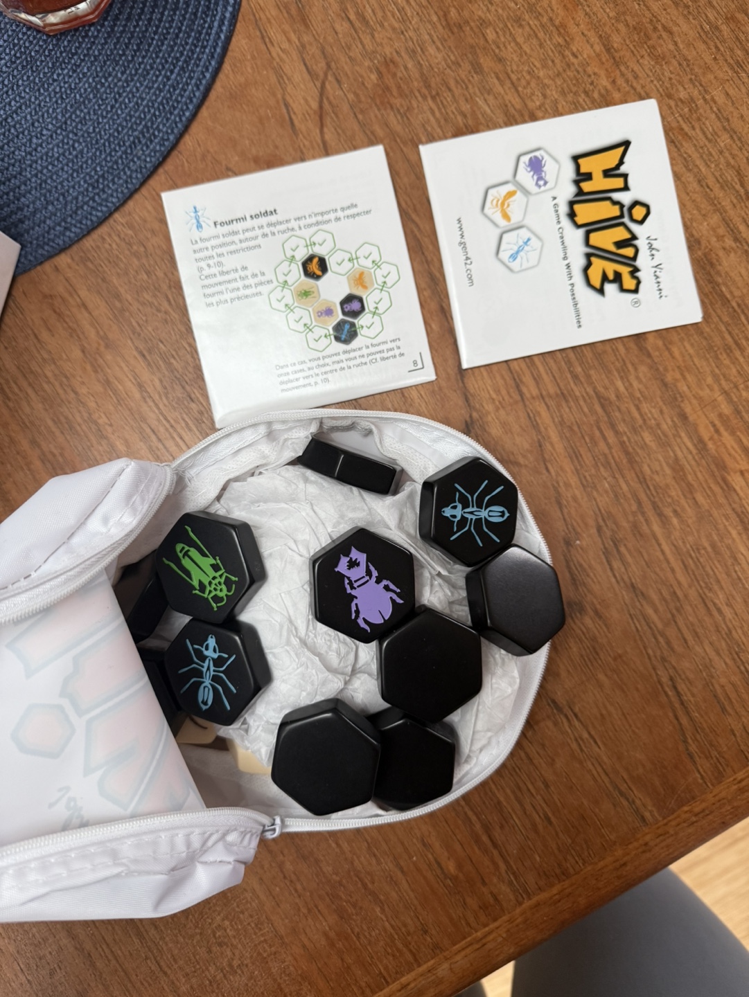 Hive Board Game - photo 2