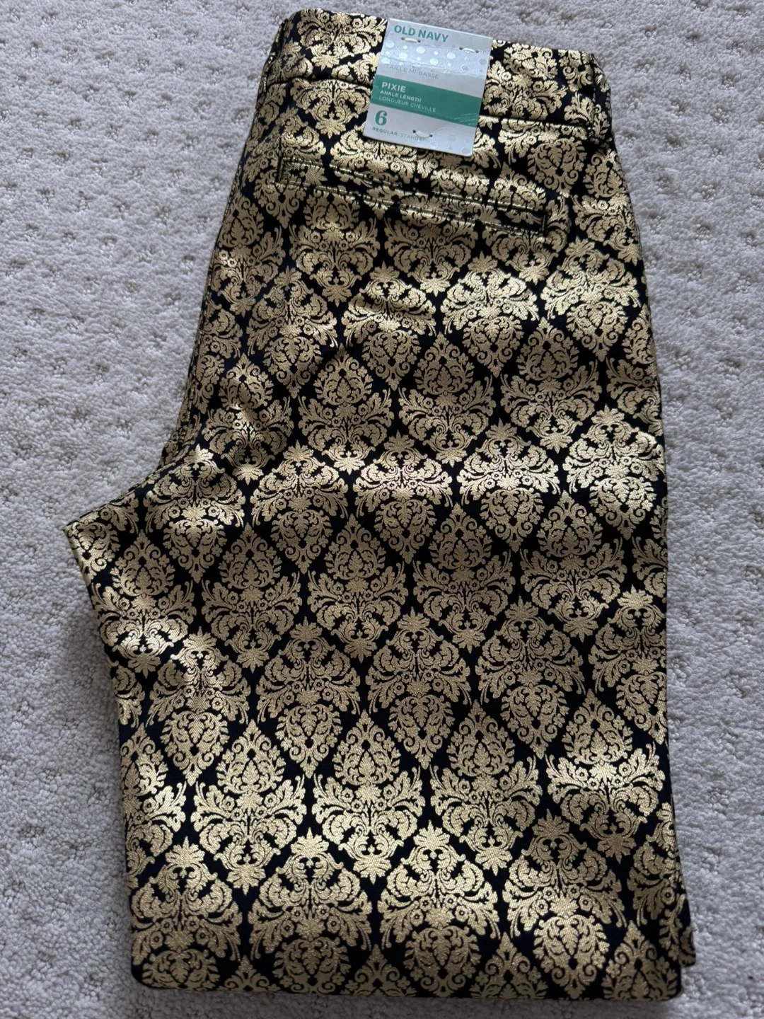 Old Navy Pixie Ankle Length Pants - Size 6 image indicator(3)