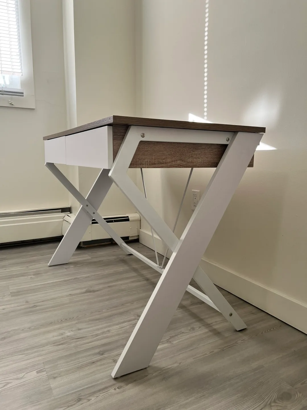 Modern White and Wood Writing Desk image indicator(2)