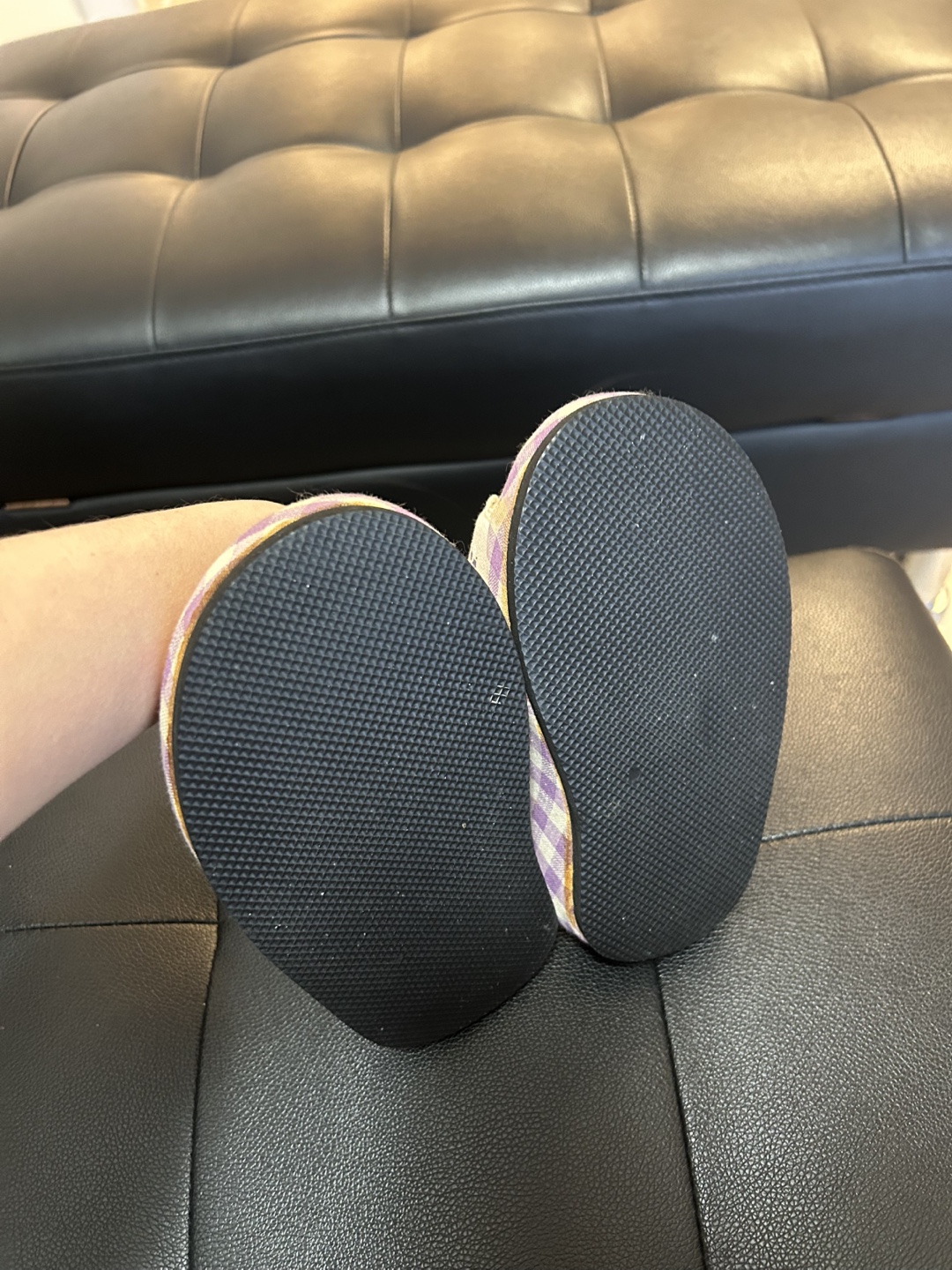 Adorable Flower Decorated Slippers - photo 2