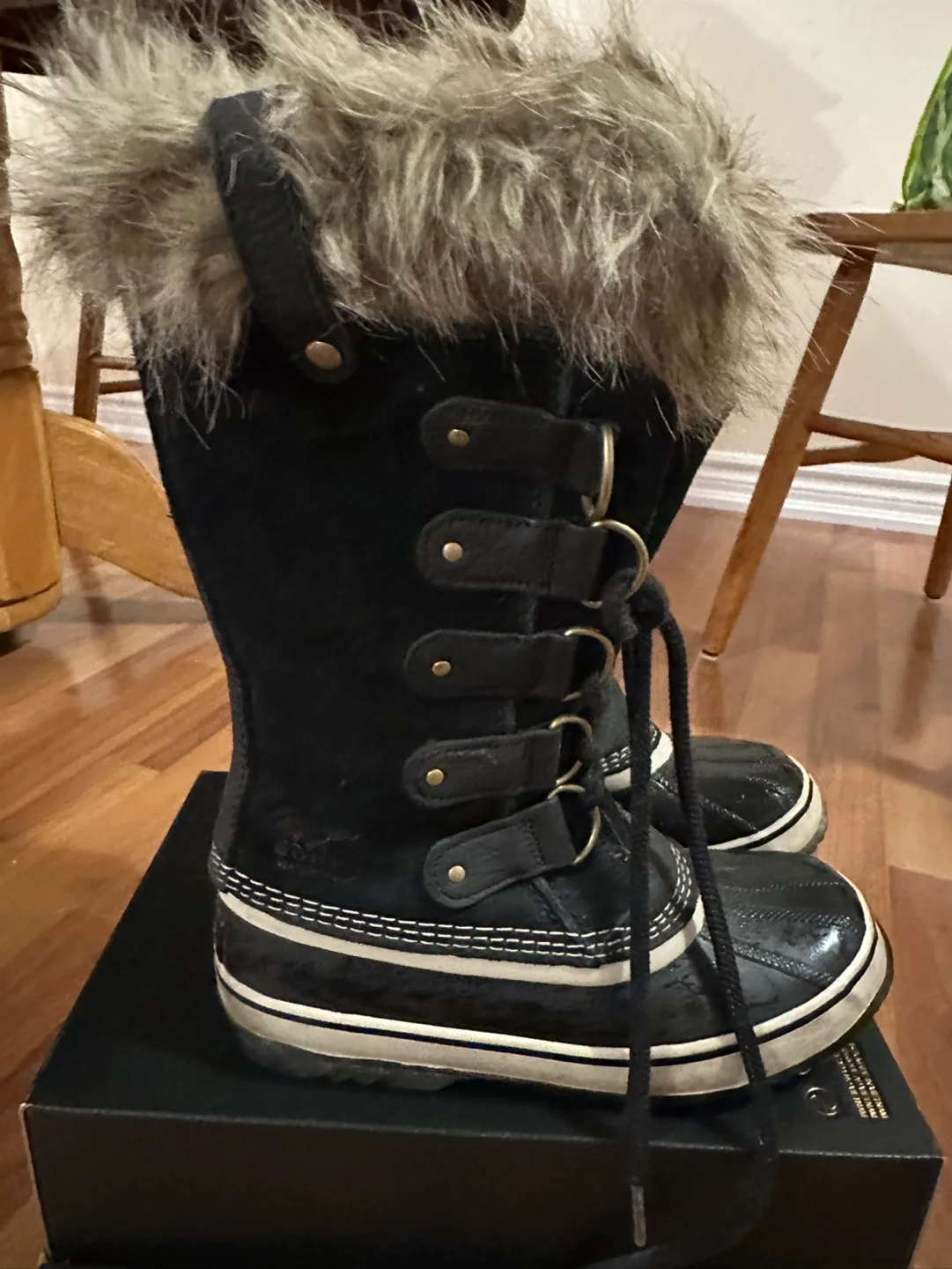 Women's Sorel Winter Boots Size 8 image indicator(2)